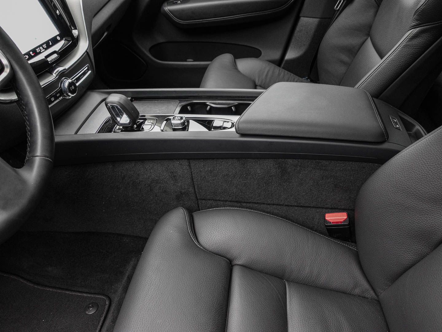 Volvo XC60 Plus Dark Recharge Plug-In Hybrid AWD T6 Tw