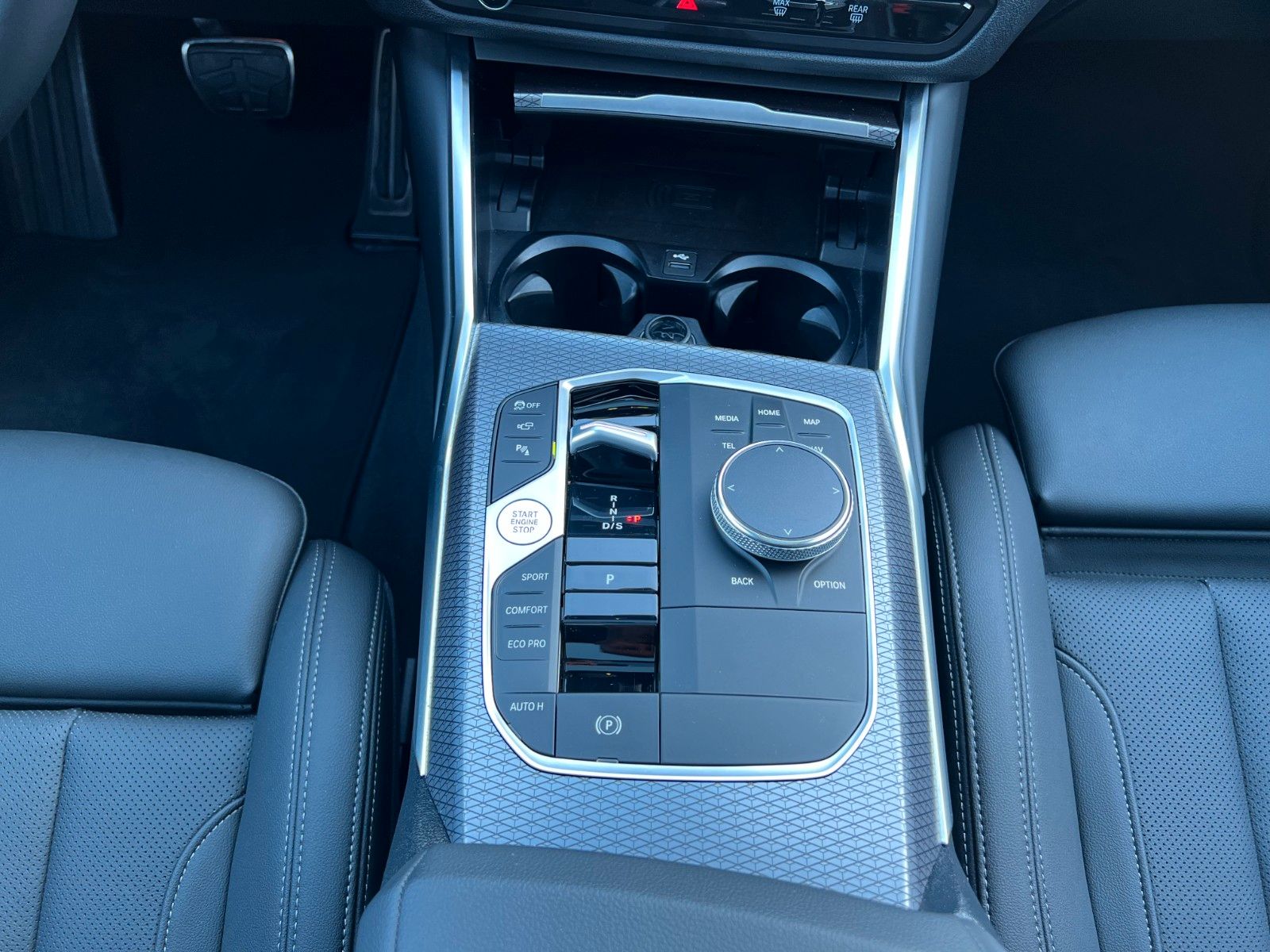 BMW 320d xDrive M Sport*360°HUD*Pano*HK*Standhzg*ACC