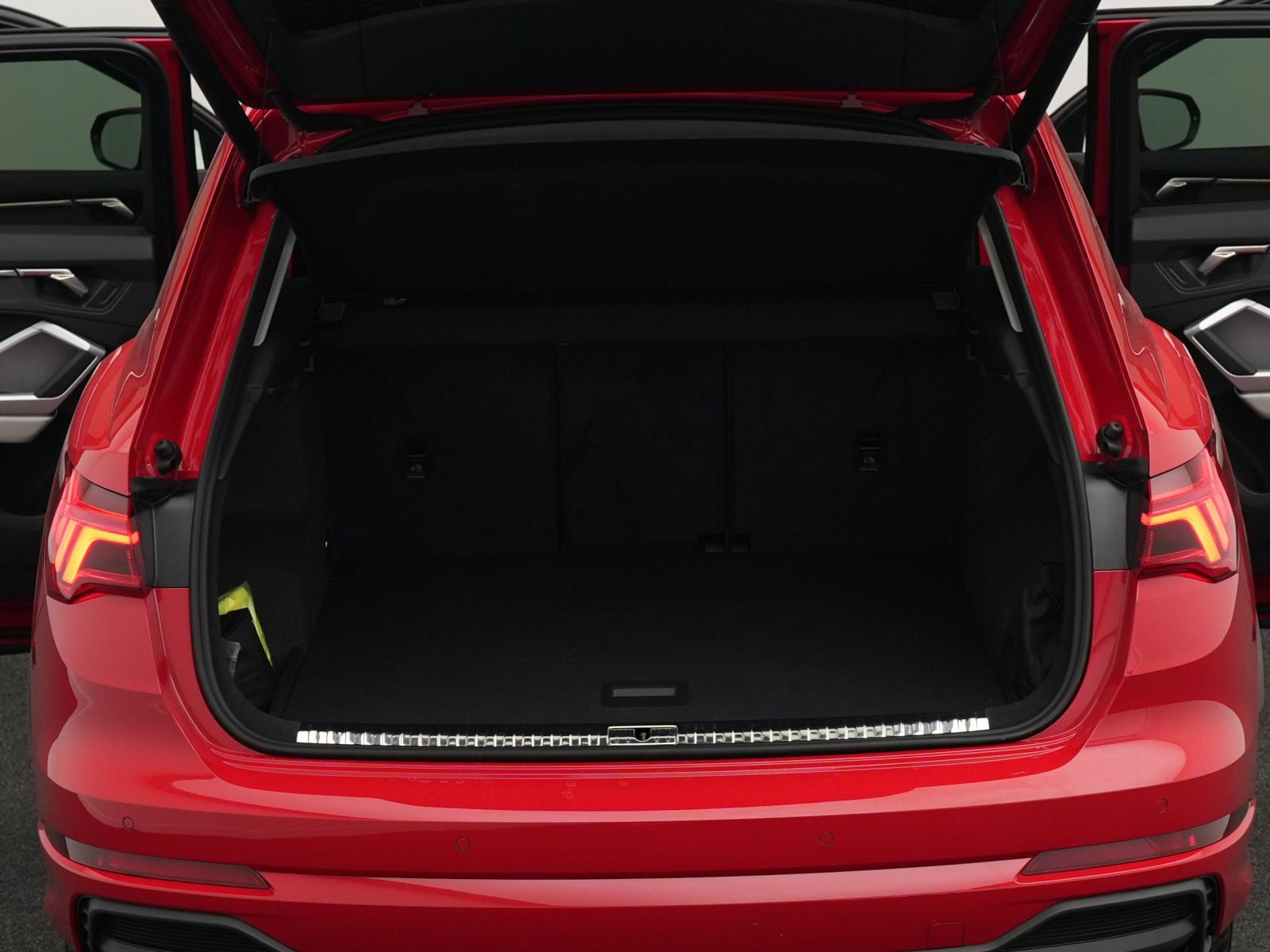 Audi Q3 S line 40 TFSI quattro S tr. *AHK*StdHZ*19''*