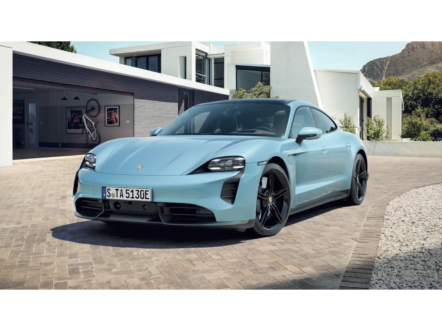 Porsche Taycan Turbo S Burmester Beifahrerdisplay HeadUp