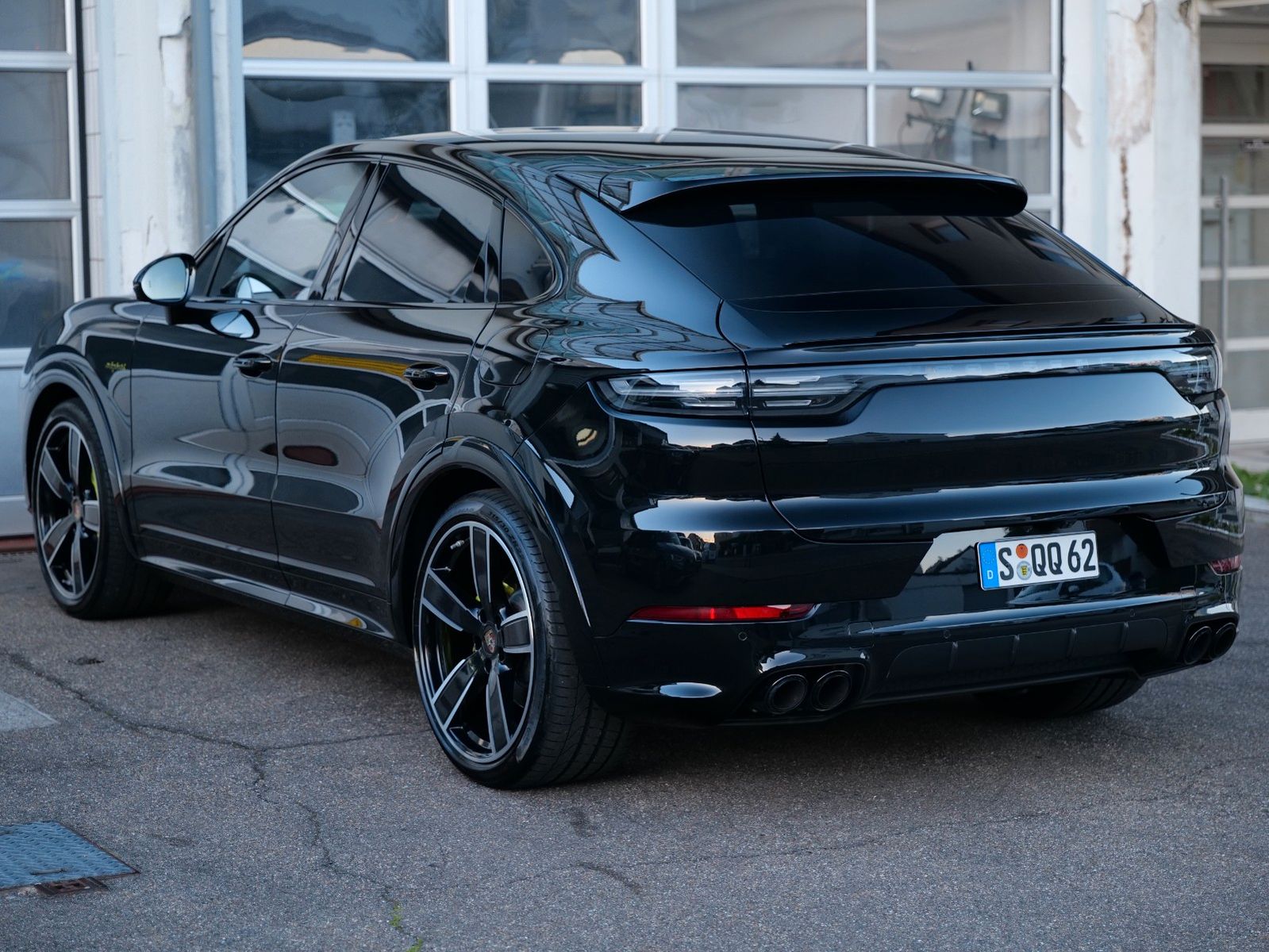 Porsche Cayenne Coupe E-Hybrid Platinum Edi SPORT DESIGN