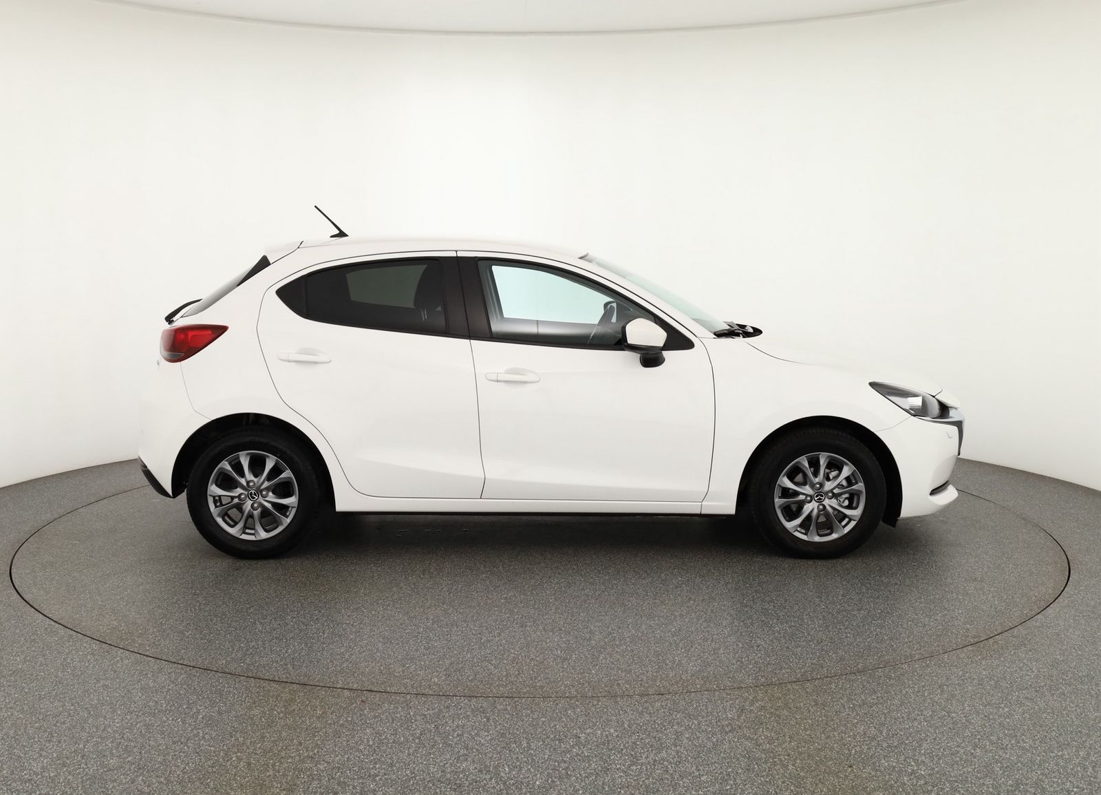 Mazda 2 1.5 SKYACTIV-G 90 Aut. - Samsaru's Car Outlet