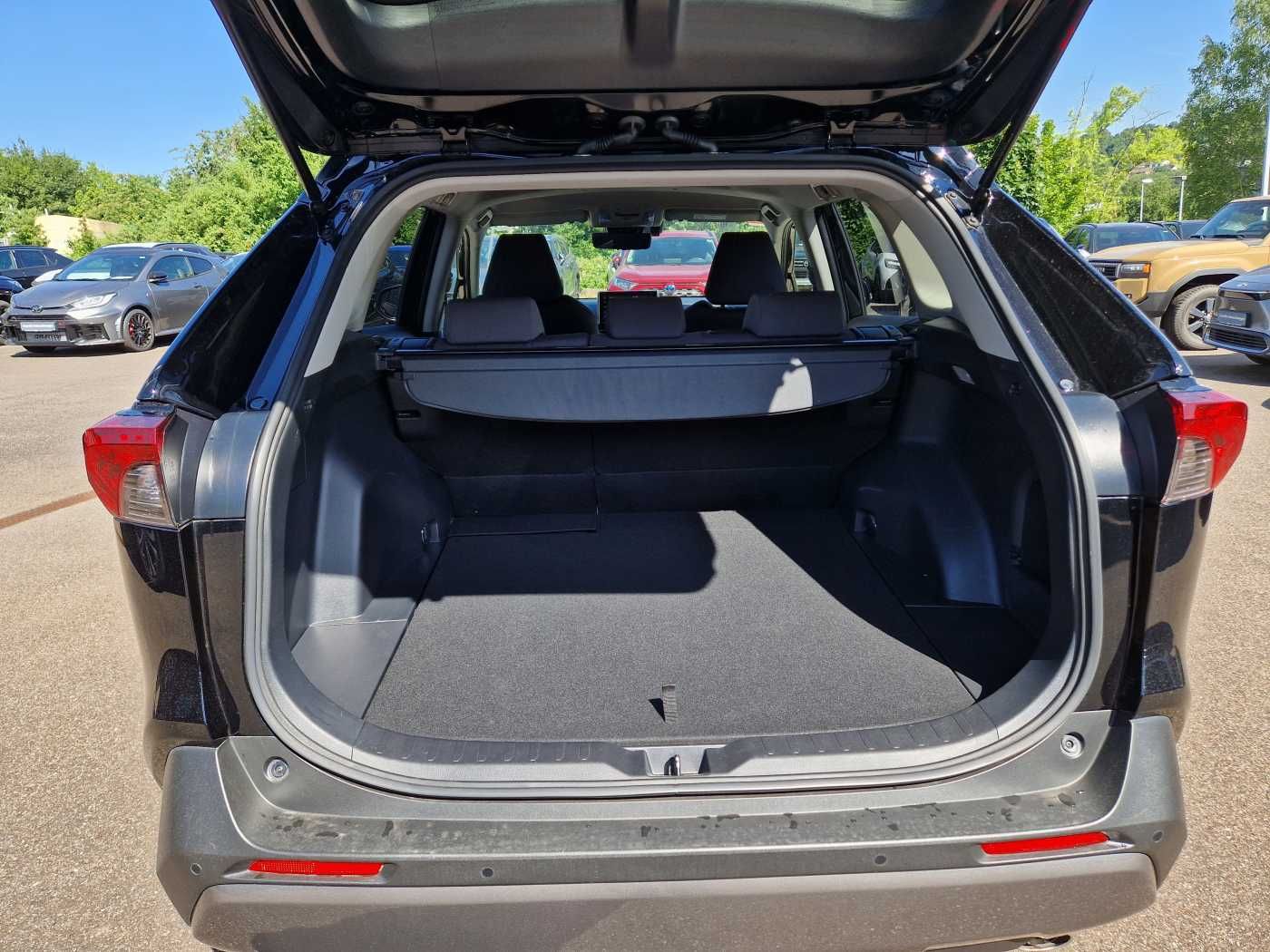 Toyota RAV4 Hybrid 4x2 - Samsaru's Car Outlet