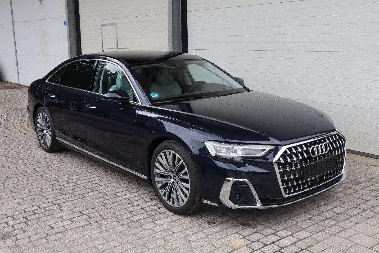 Audi A8L 60 TFSI e lang exclusive - Samsaru's Car Outlet