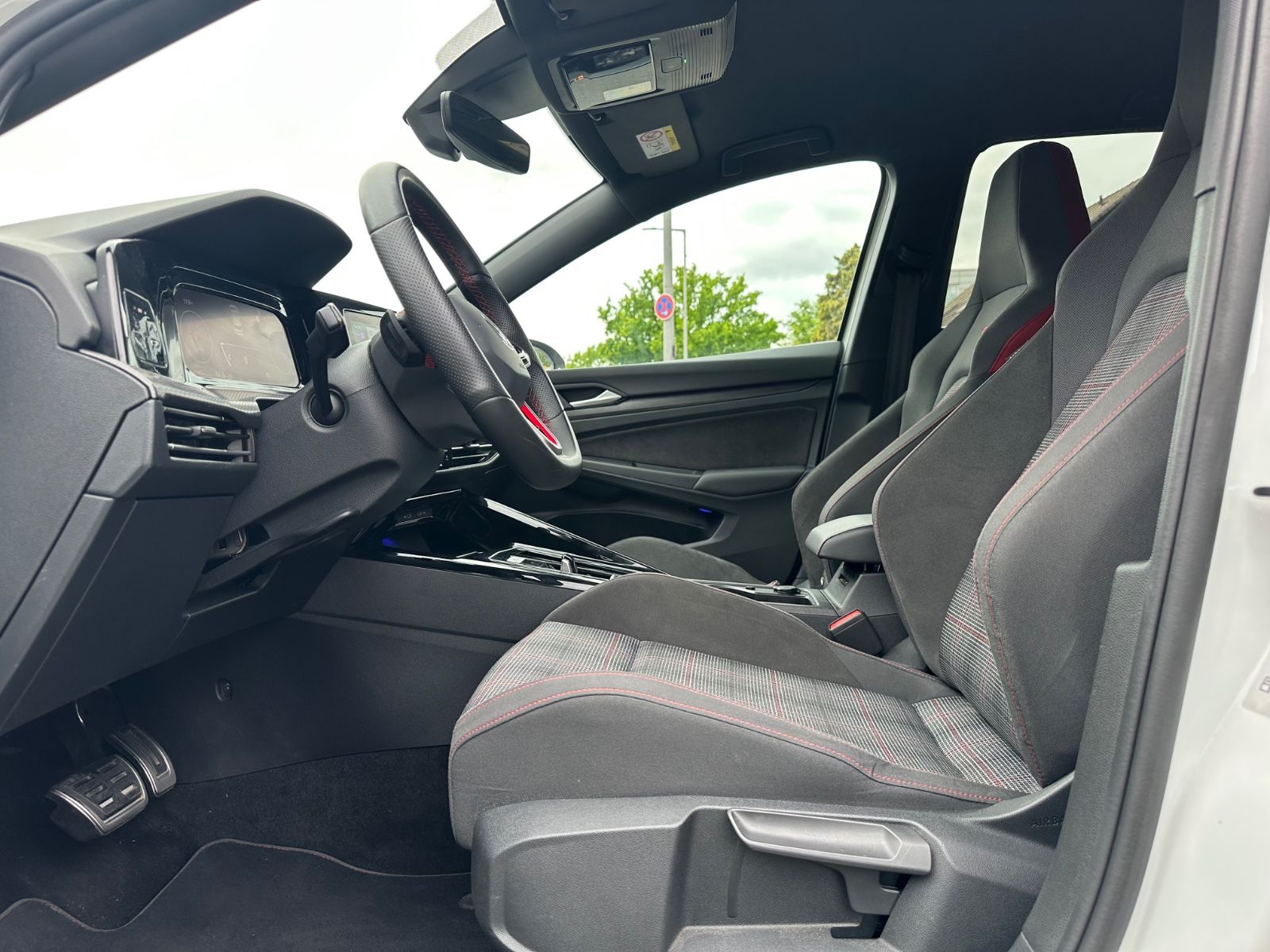 Volkswagen Golf VIII GTI - Samsaru's Car Outlet