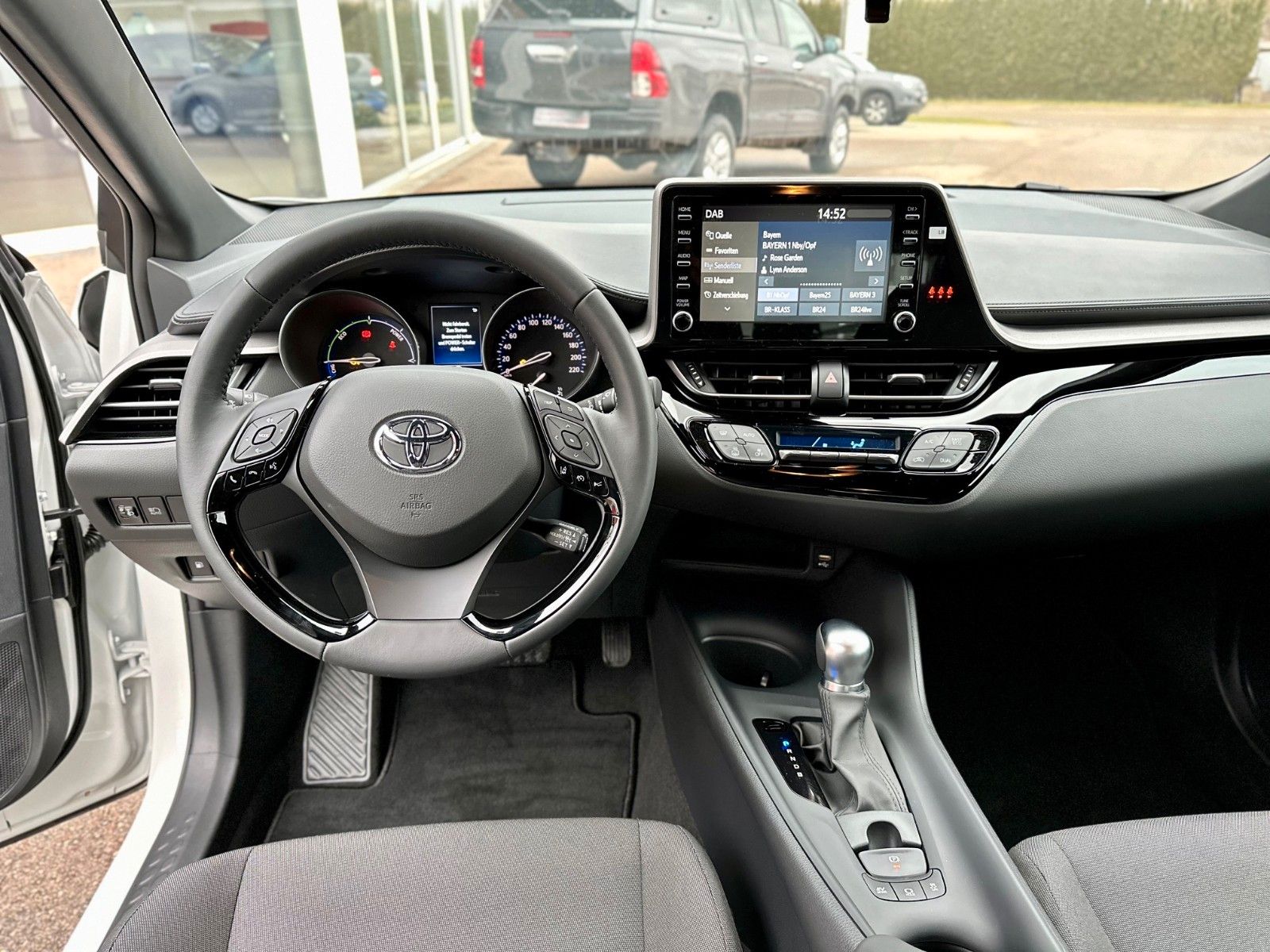 Toyota C-HR Flow 1.8-l-VVTi Hybrid - Samsaru's Car Outlet
