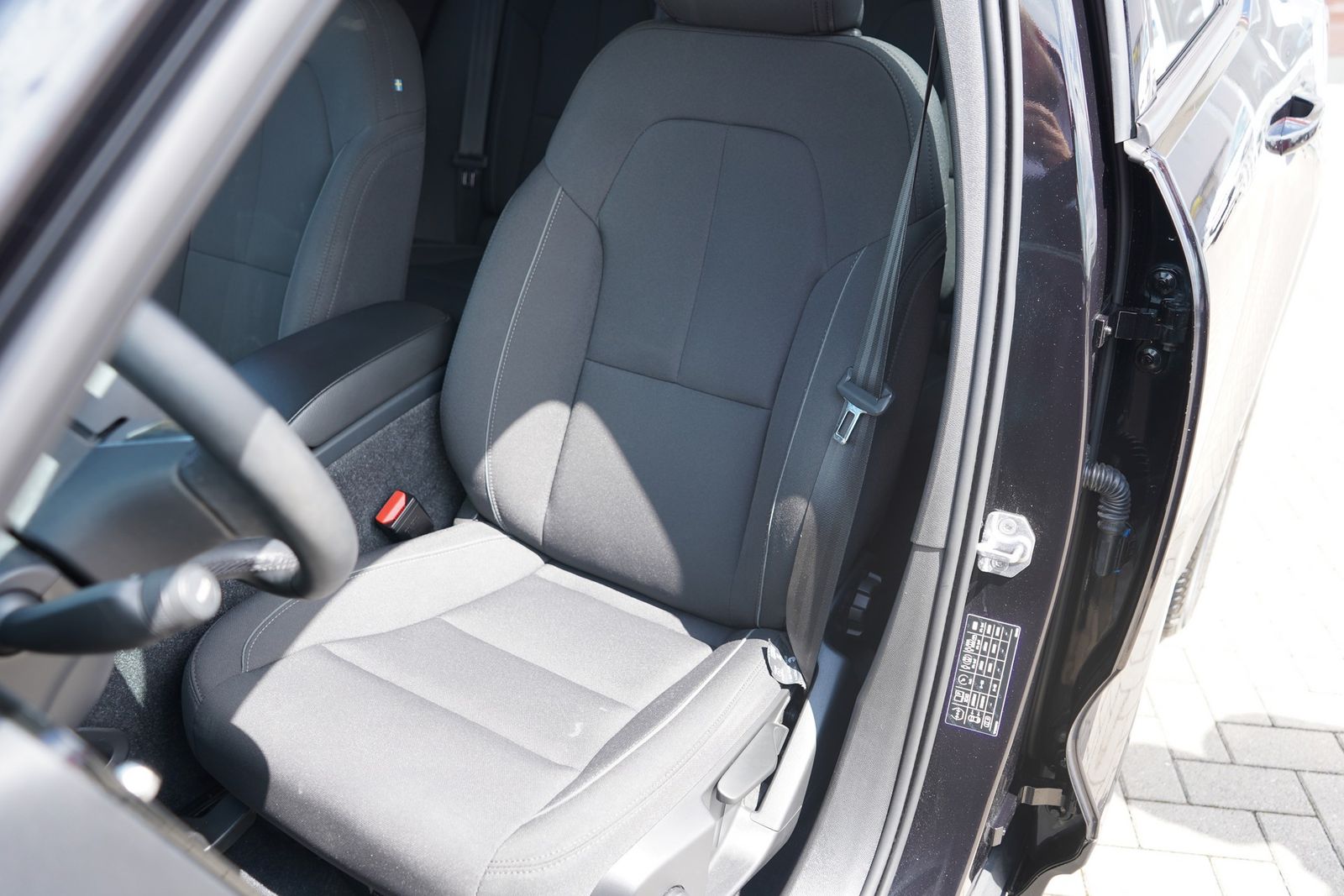 Volvo XC 40 T3 2WD Momentum Pro - Samsaru's Car Outlet