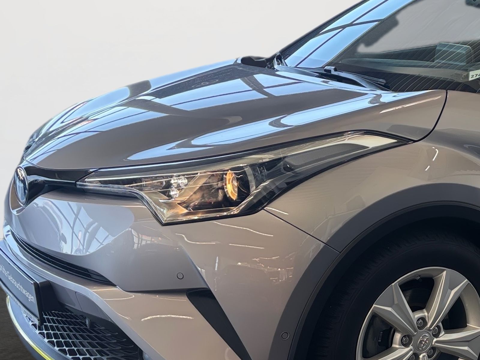 Toyota C-HR Hybrid Club - Samsaru's Car Outlet