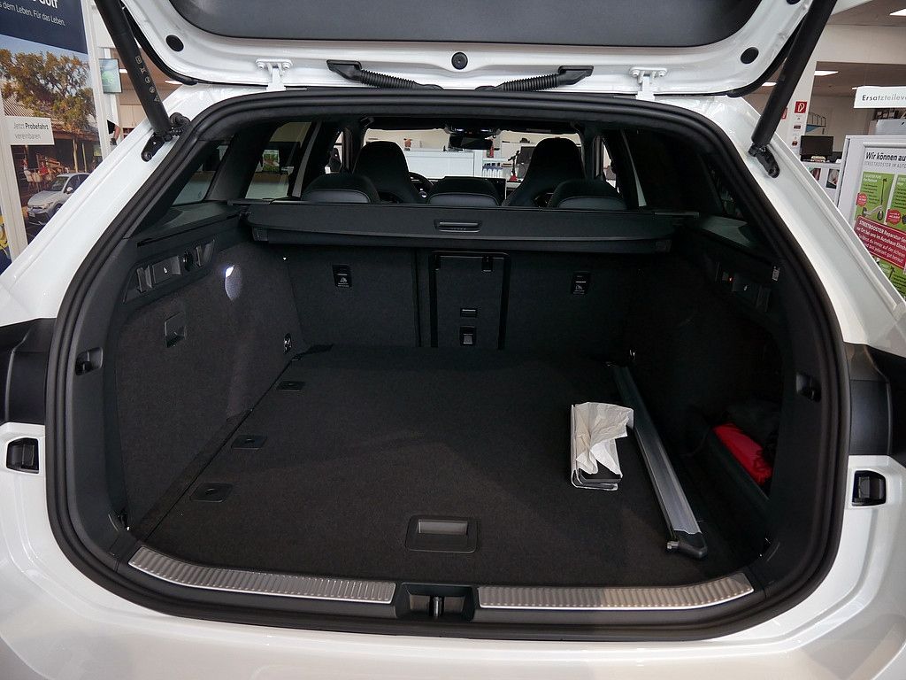 Volkswagen Passat R-Line 2.0 TDI DSG R-Line PANO AHK MATRIX
