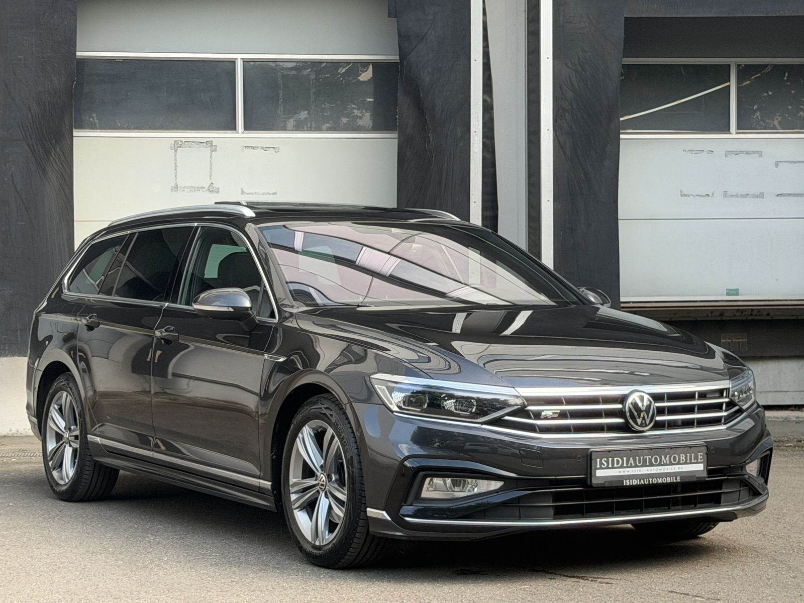 Volkswagen Passat R-Line LED Virtual Pano Massage H&K AHK