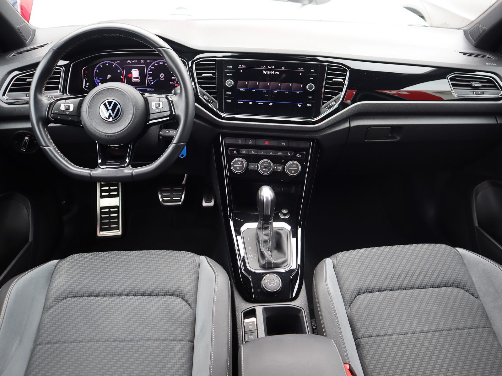 Volkswagen T-Roc 2.0 TSI DSG R 4Motion - Samsaru's Car Outlet