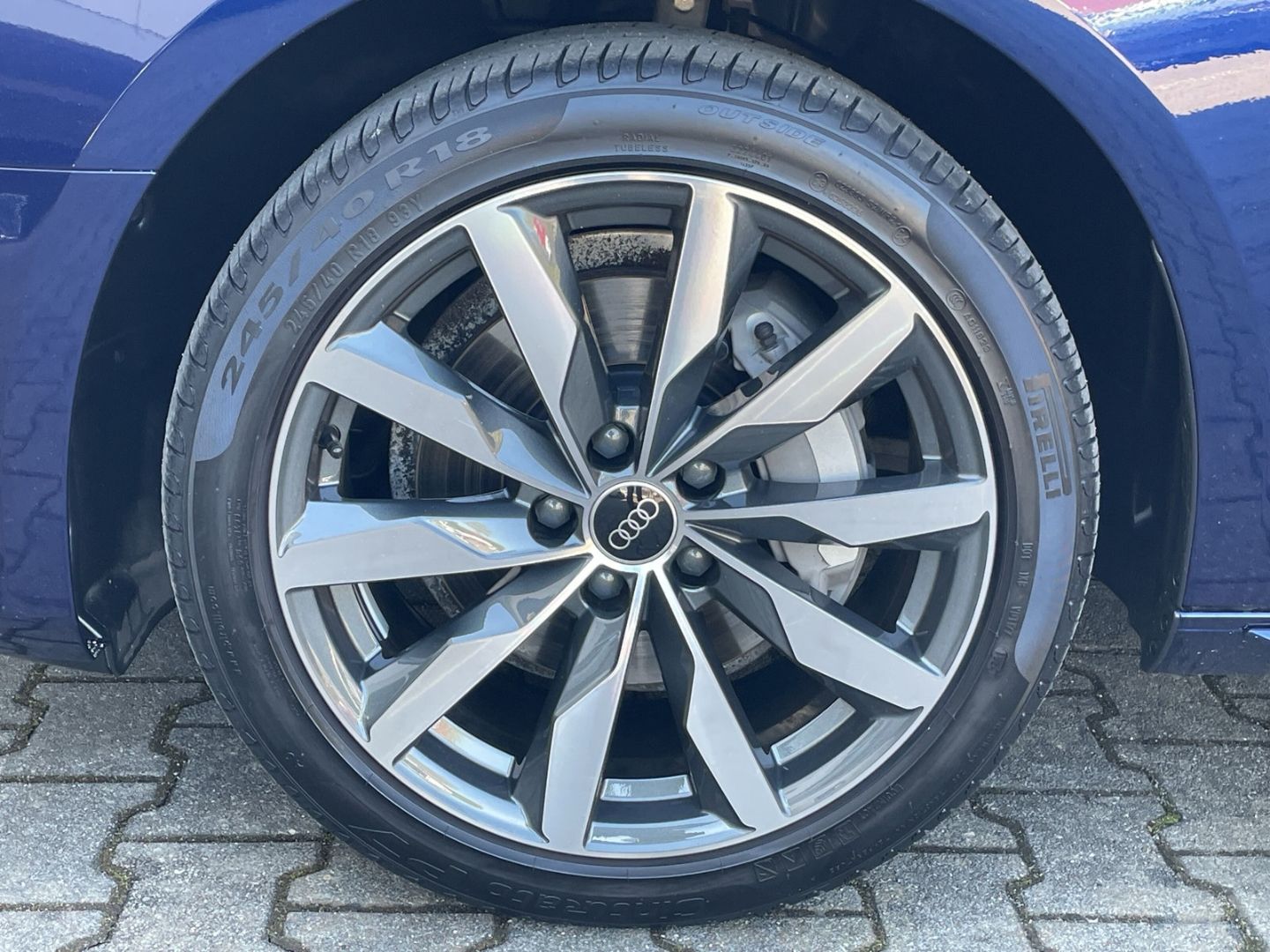 Audi A4 40 TFSI Avant S line quattro Matrix/AHK/Pano/