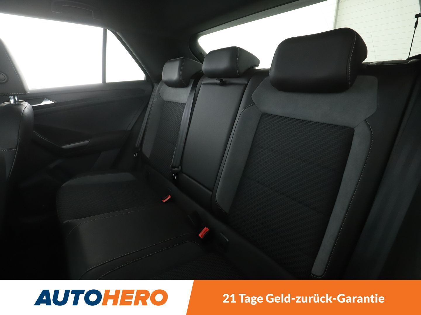 Volkswagen T-Roc 1.5 TSI ACT Sport - Samsaru's Car Outlet