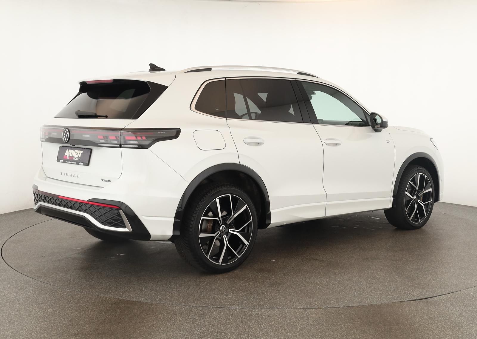 Volkswagen Tiguan 2.0 TDI 4M DSG R-Line Leder Pano Navi 360