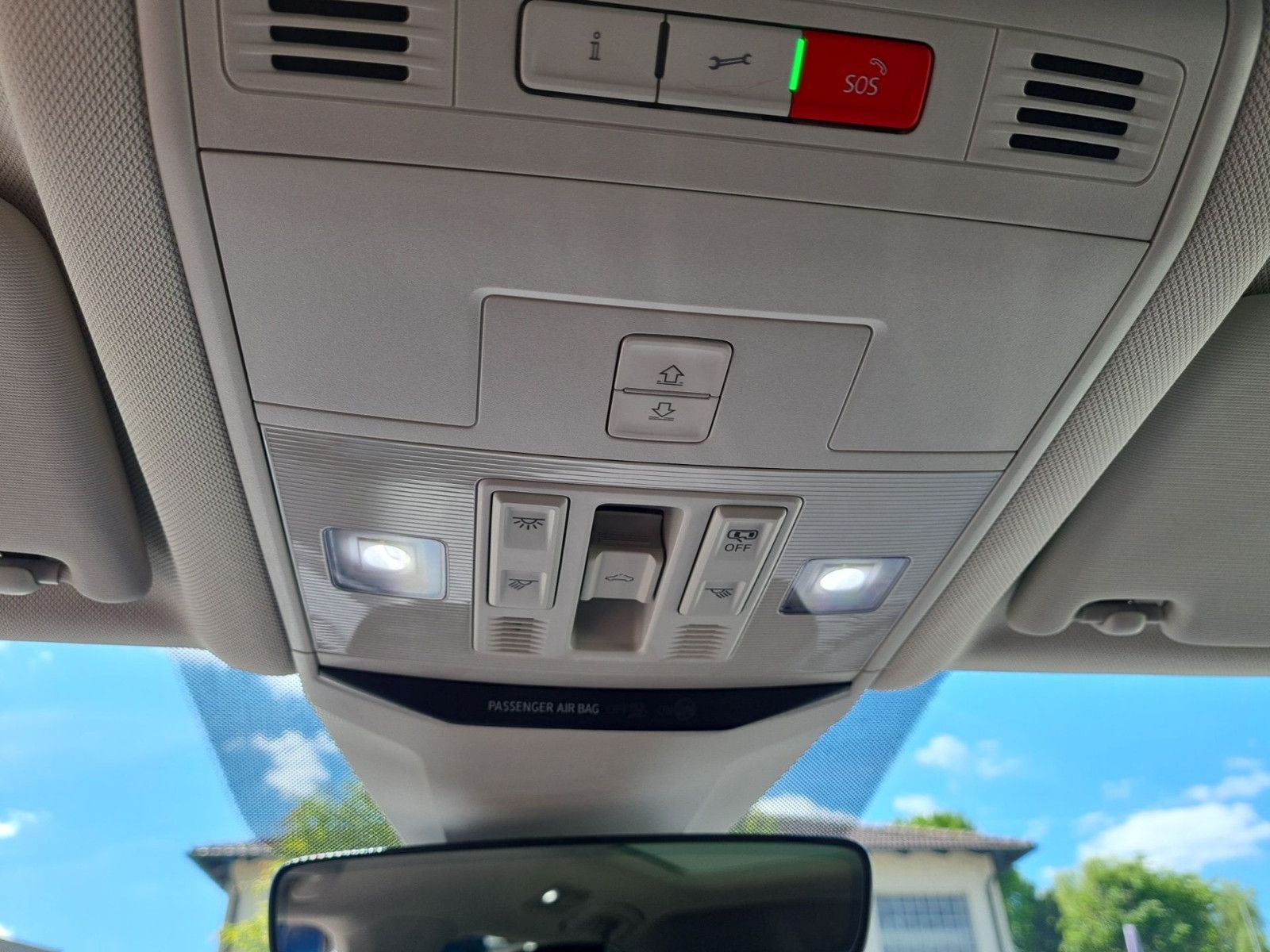 Volkswagen T-Roc 1.5 TSI Active - Samsaru's Car Outlet