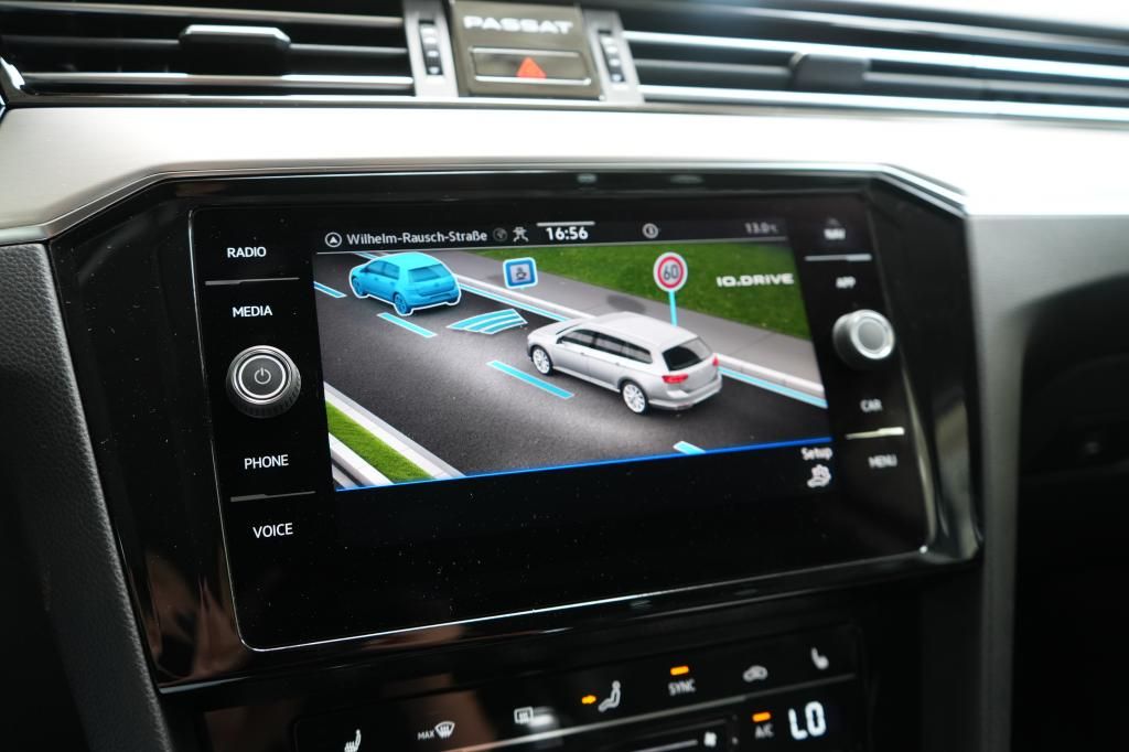 Volkswagen Passat Variant 1.5 TSI Elegance - Samsaru's Car Outlet