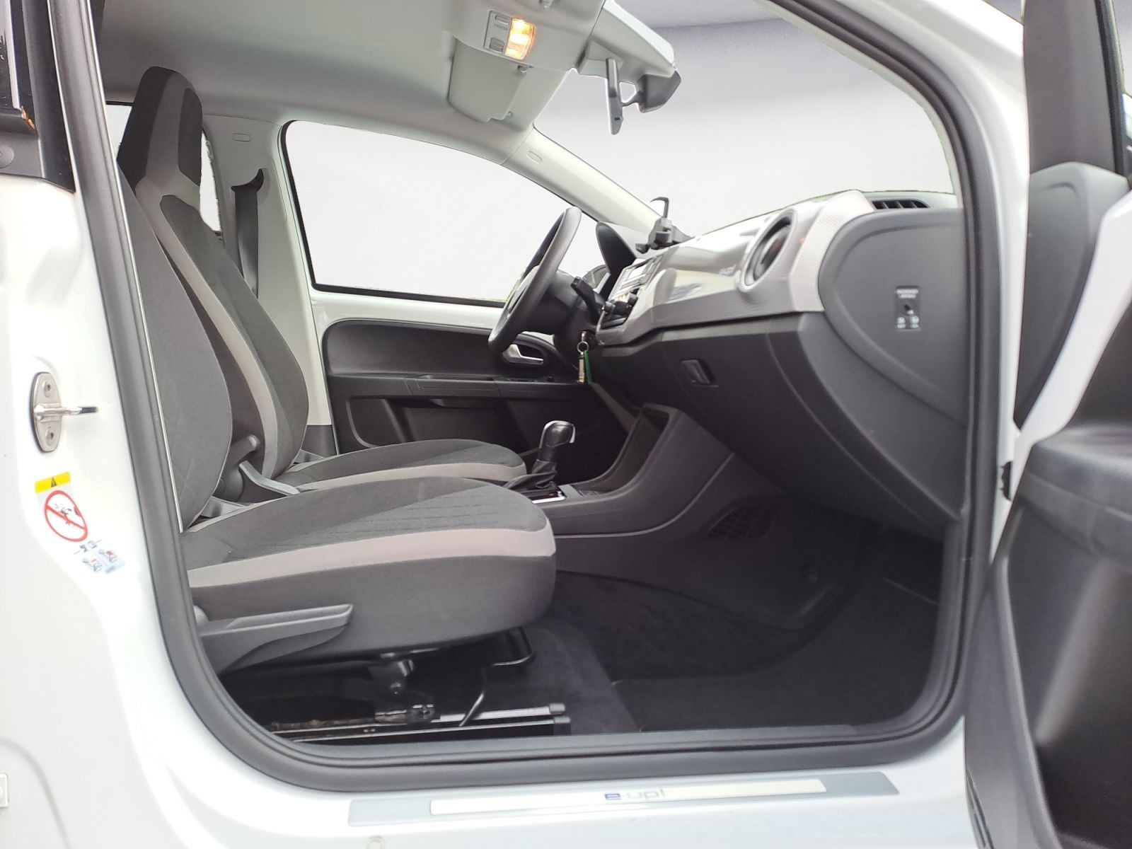 Volkswagen e-up! - Samsaru's Car Outlet