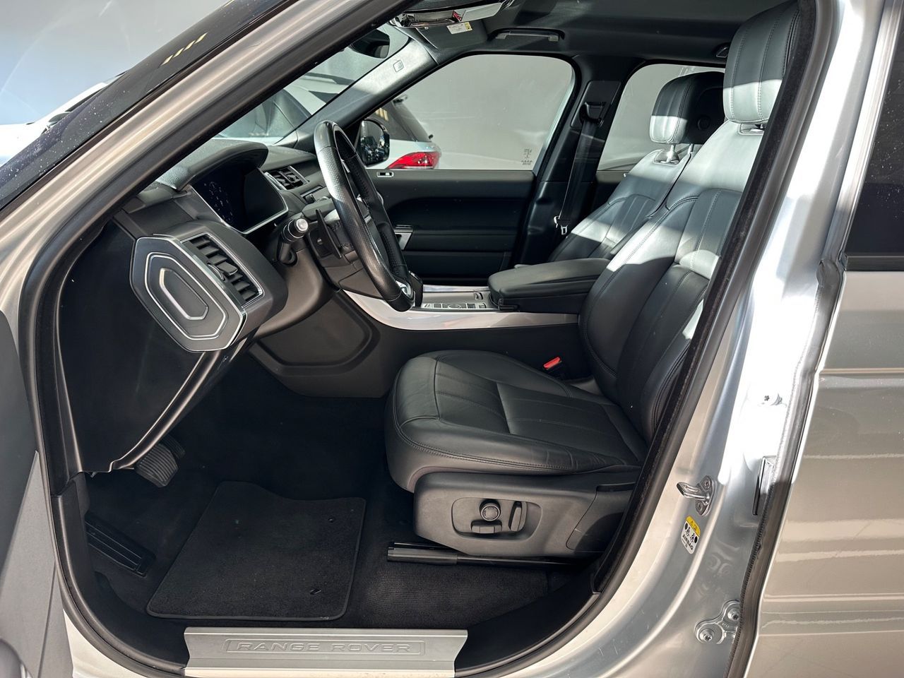 Range Rover Sport 3 - Samsaru's Car Outlet