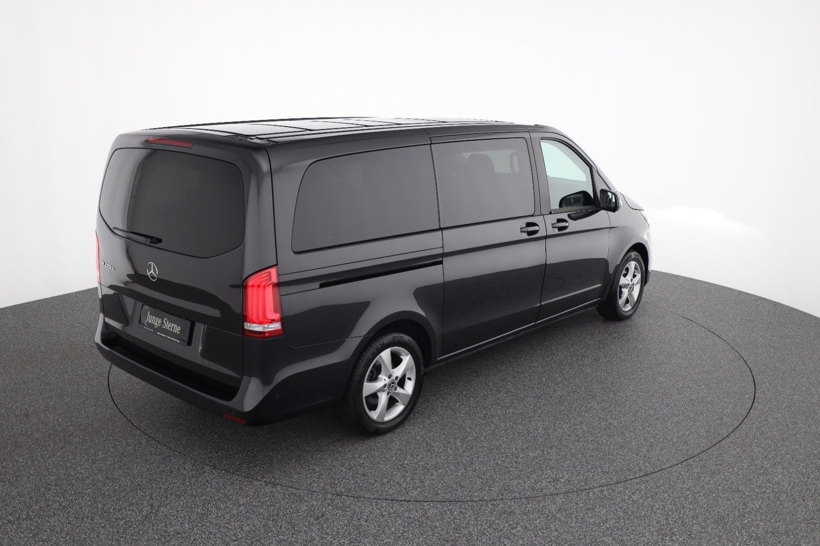 Mercedes-Benz V 220d lang - Samsaru's Car Outlet