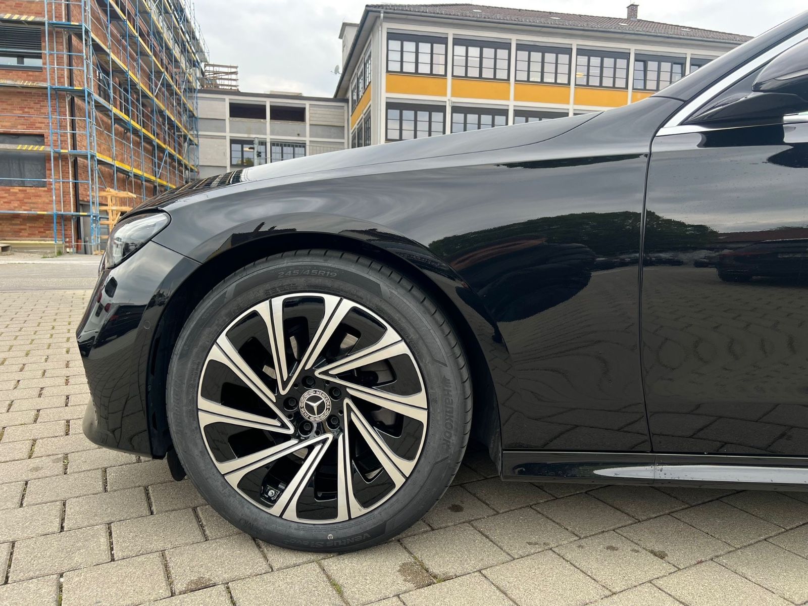 Mercedes-Benz E 200 - Samsaru's Car Outlet