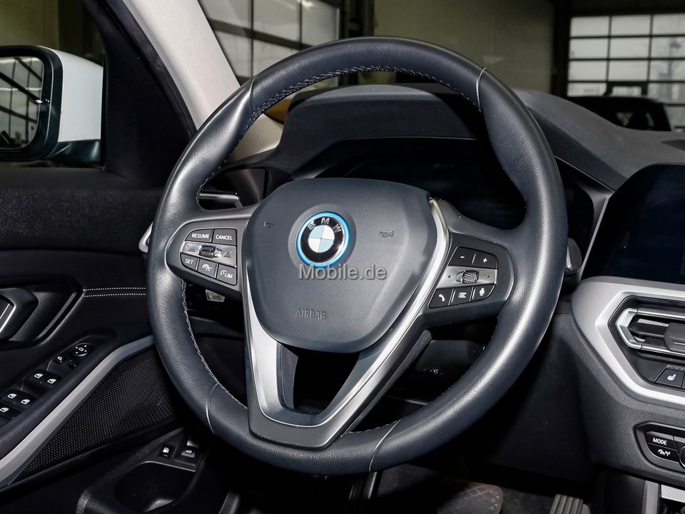 BMW 330e Touring Advantage - Samsaru's Car Outlet