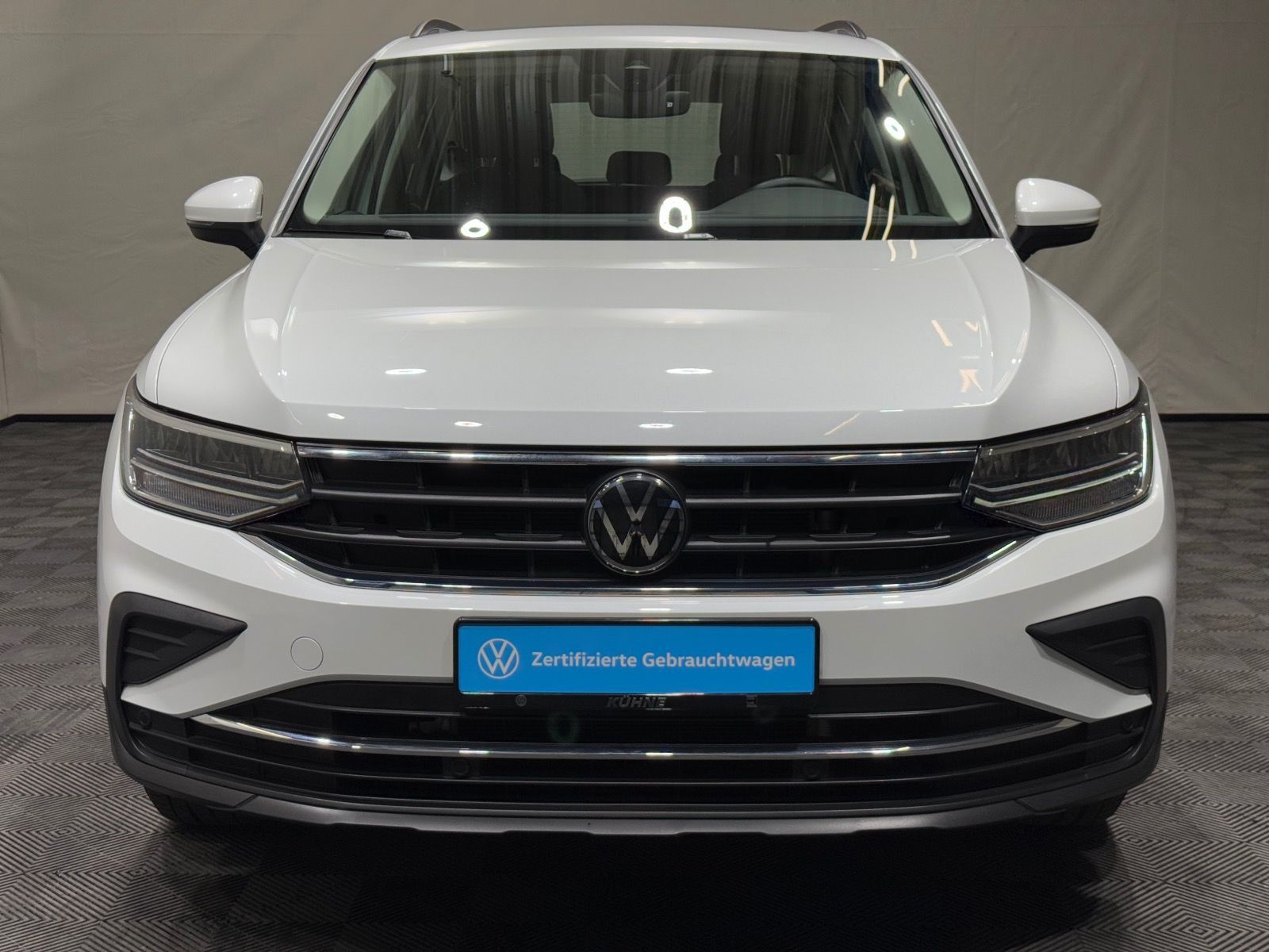 Volkswagen Tiguan Life 1.4 TSI eHybrid - Samsaru's Car Outlet
