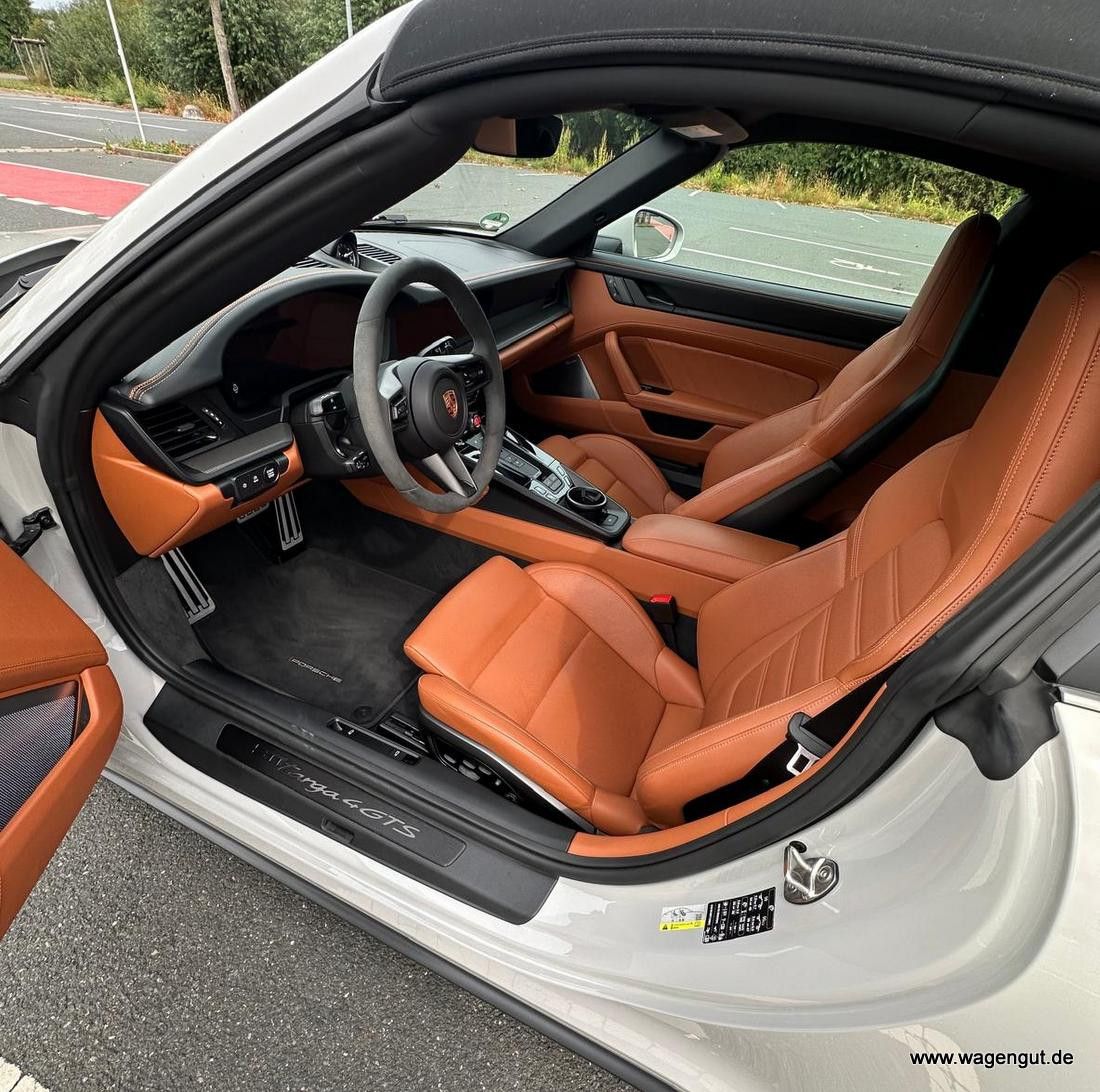 Porsche 911 Targa 4 GTS BURMESTER*CARBON*