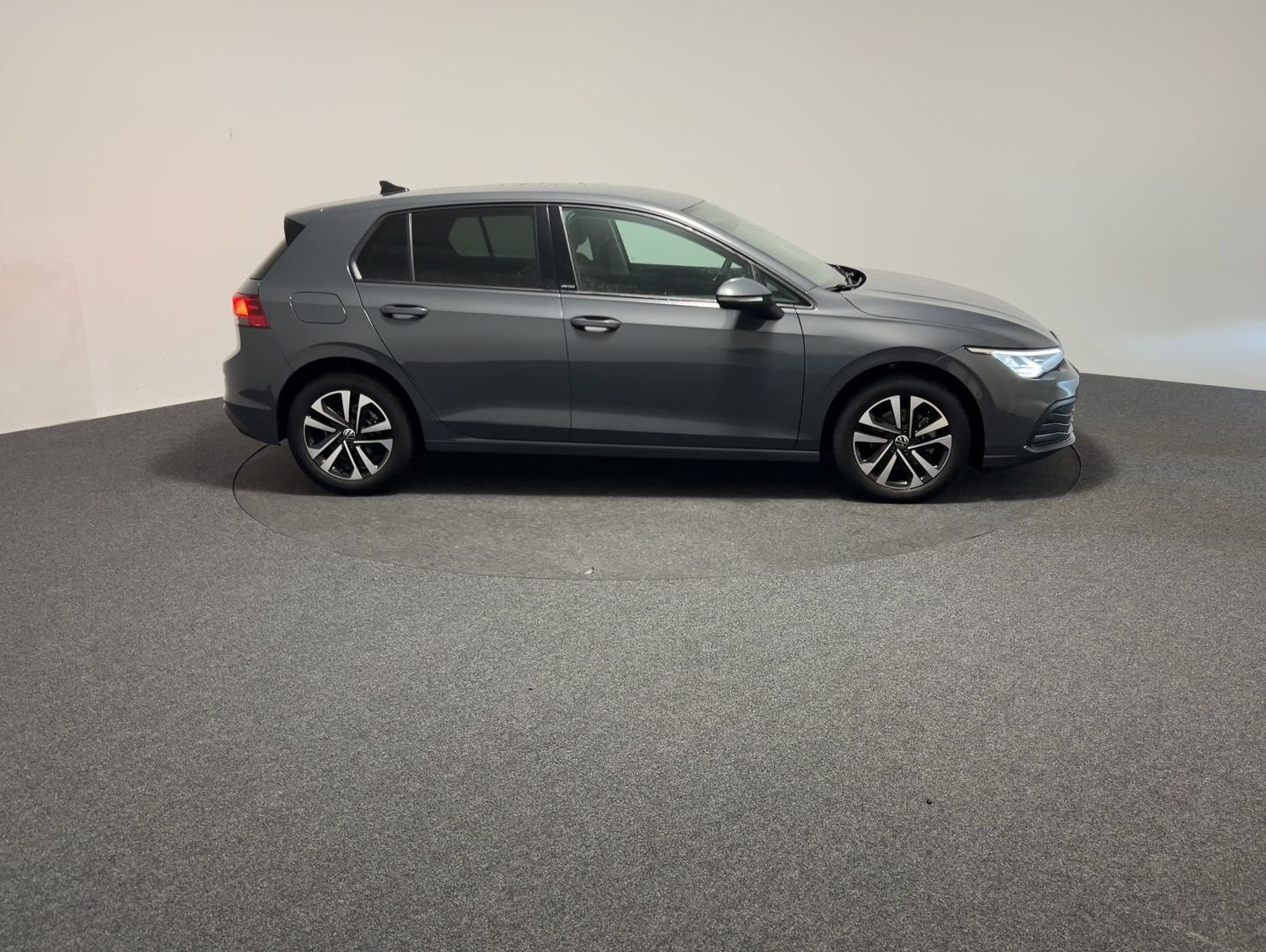 Volkswagen Golf VIII 1.0 eTSI DSG United - Samsaru's Car Outlet