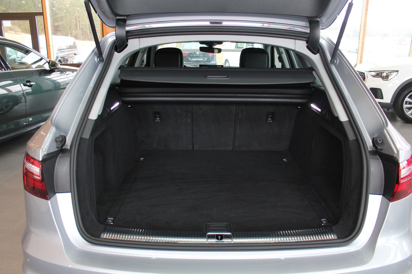 Audi A4 Avant 40 TDI S tronic advanced - Samsaru's Car Outlet