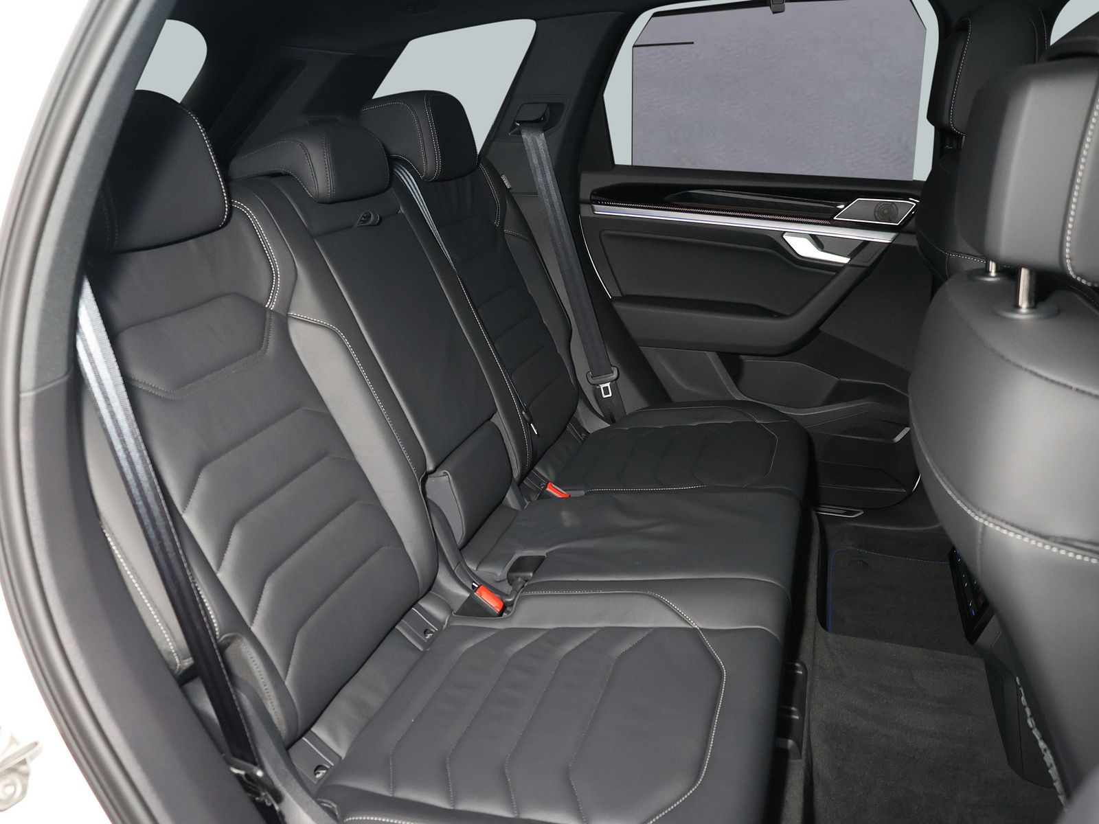 Volkswagen Touareg R 3.0 TSI R Plug-In - Samsaru's Car Outlet