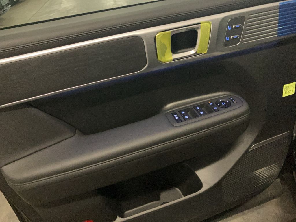 Hyundai SANTA FE Plug-In-Hybrid Signature - Samsaru's Car Outlet