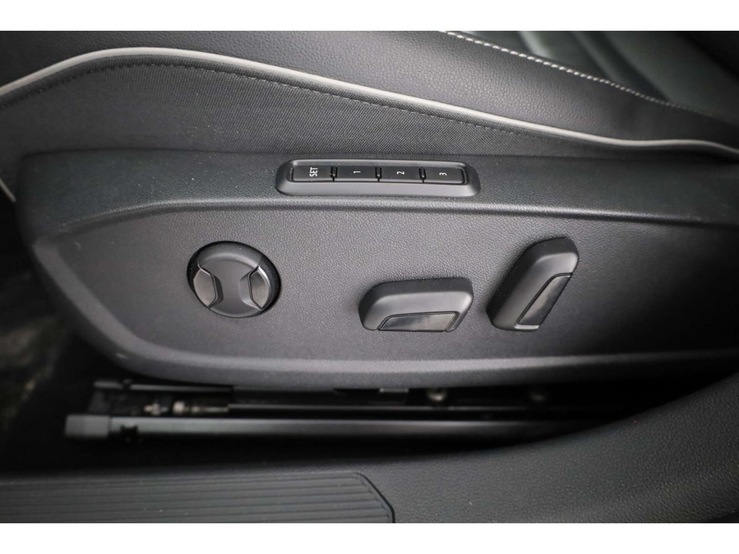 Volkswagen Golf 2.0 TDI GTD DSG NAV/Matrix/AHK/Leder/P-Dach