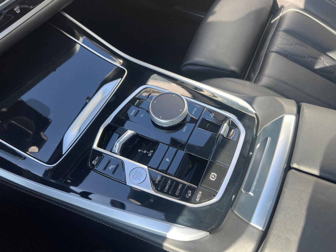 BMW X5 xDr 40iA M SPORT Pano,AHK,StHzg,KomSi,Luftfed