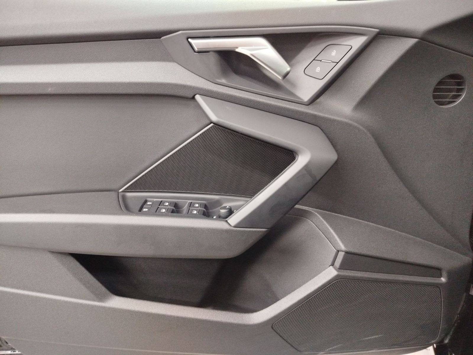 Audi A3 Sportback 30 TDI S tronic LED AHK DAB Panoram