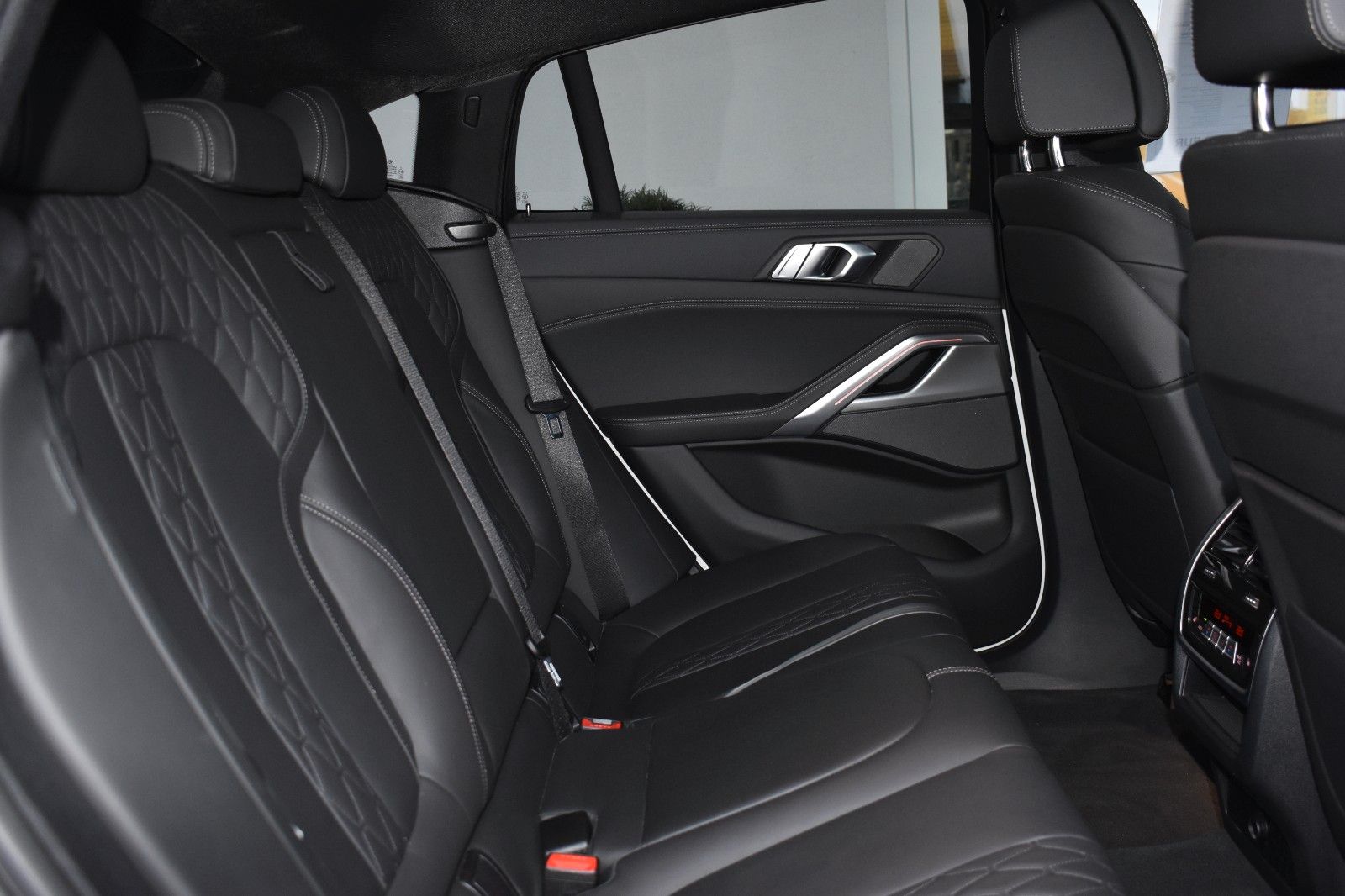 BMW X6 xDrive30d M Sport Laser Pano AHK Mild Hybrid