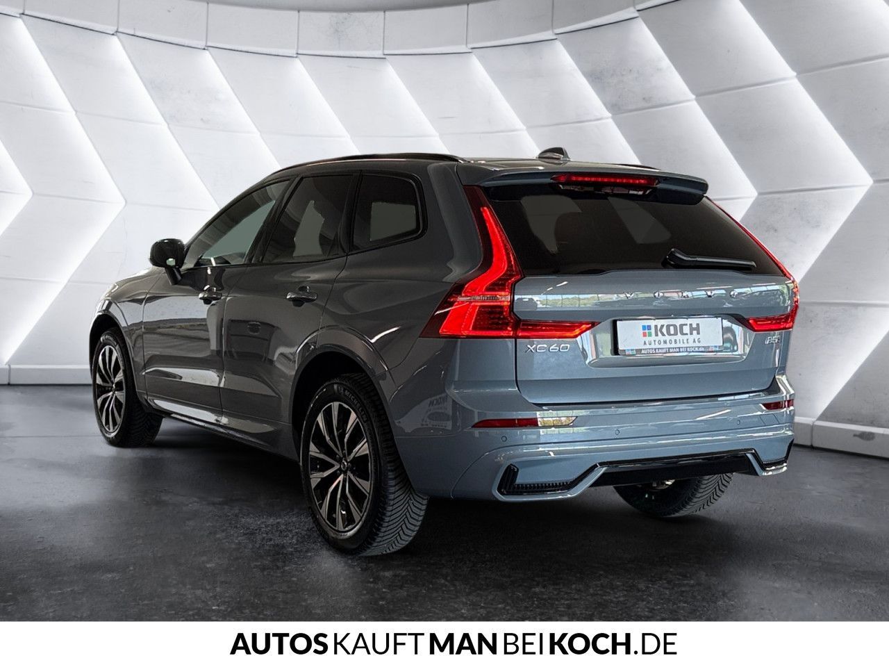Volvo XC60 B5 AWD PlusDark ACC BLIS AHK VLED 4xSHz H&K