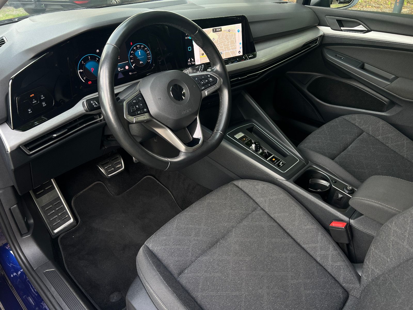 Volkswagen Golf VIII R-Line - Samsaru's Car Outlet