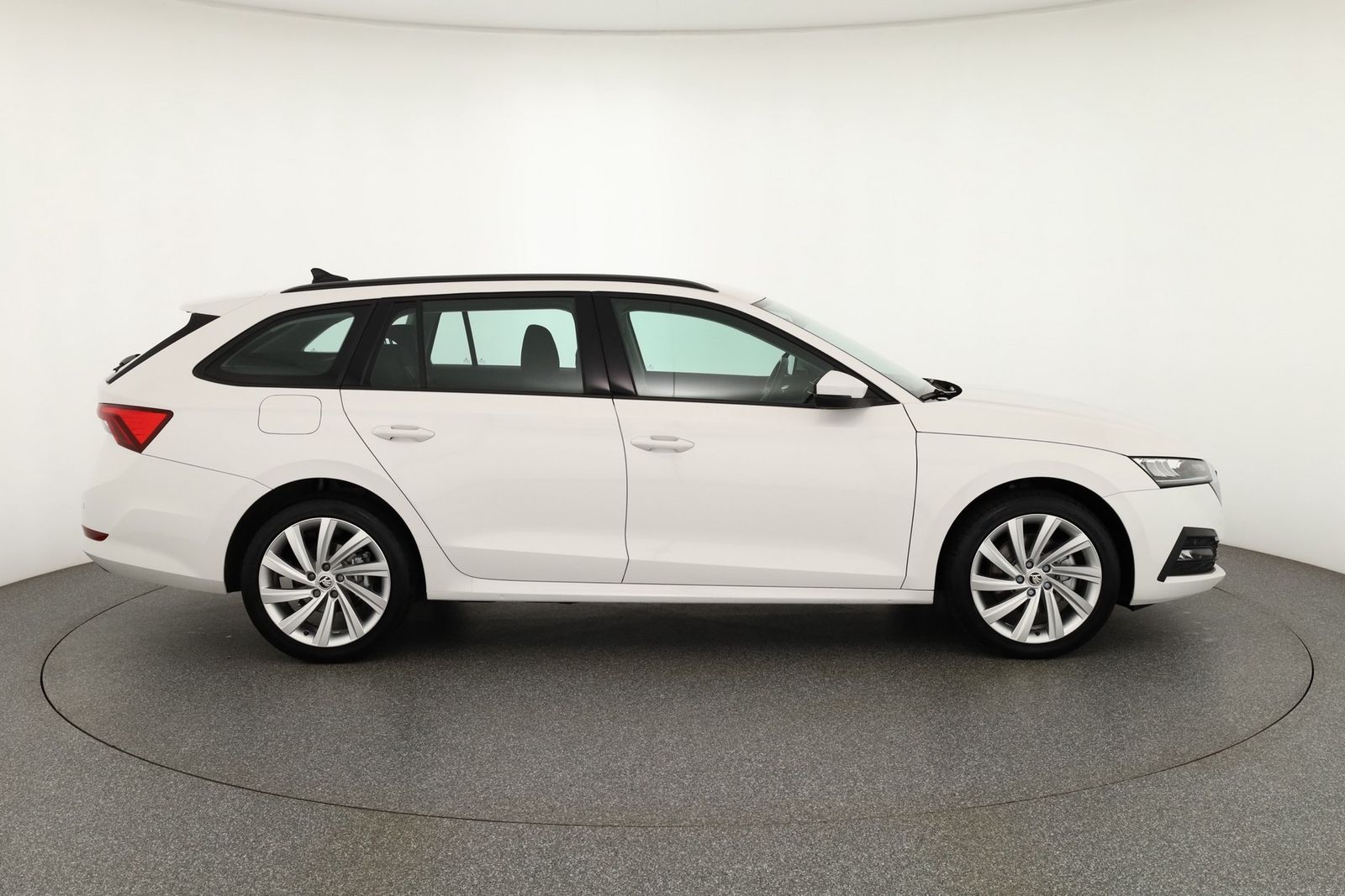 Skoda Octavia Combi 1.4 TSI iV Ambition - Samsaru's Car Outlet