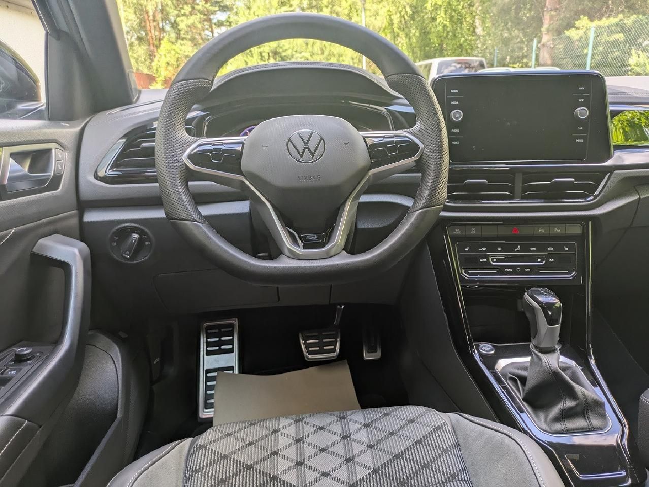 Volkswagen T-Roc 1.5 TSI R-Line DSG - Samsaru's Car Outlet