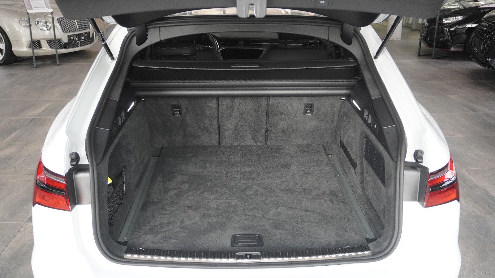 Audi A6 Avant 45 TFSI quattro S line Black Edition - Samsaru's Car Outlet