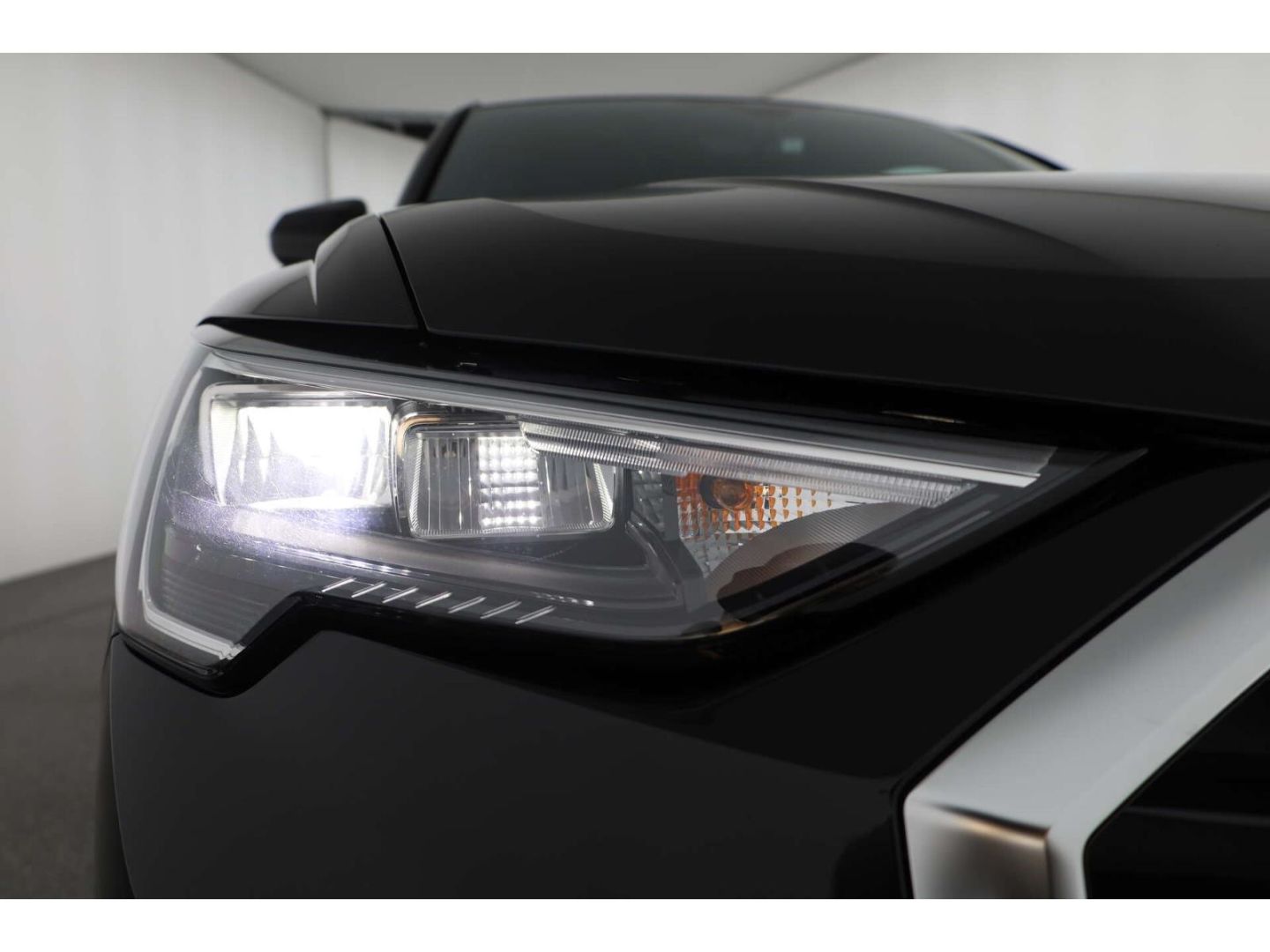 Audi Q3 35 TDI quattro S line - Samsaru's Car Outlet