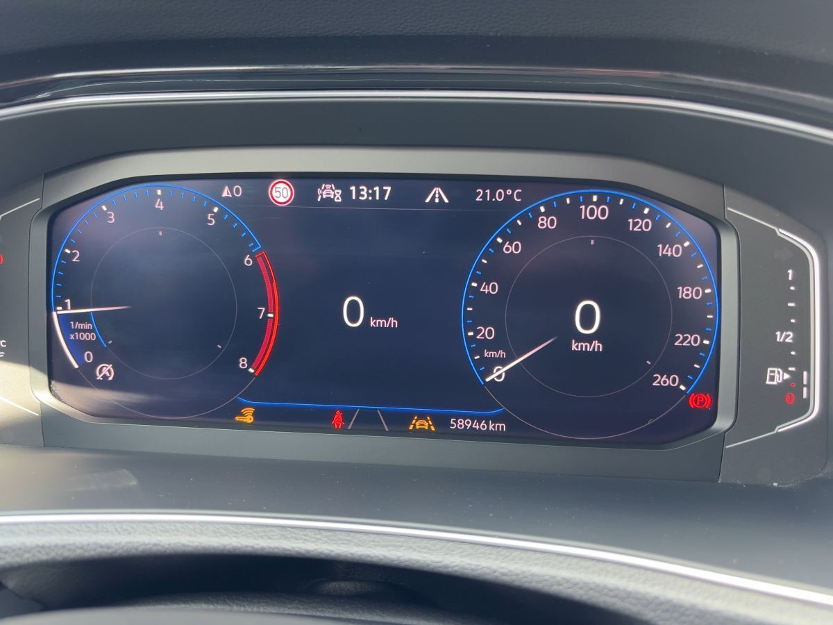 Volkswagen T-Roc 1.5 TSI Sport - Samsaru's Car Outlet