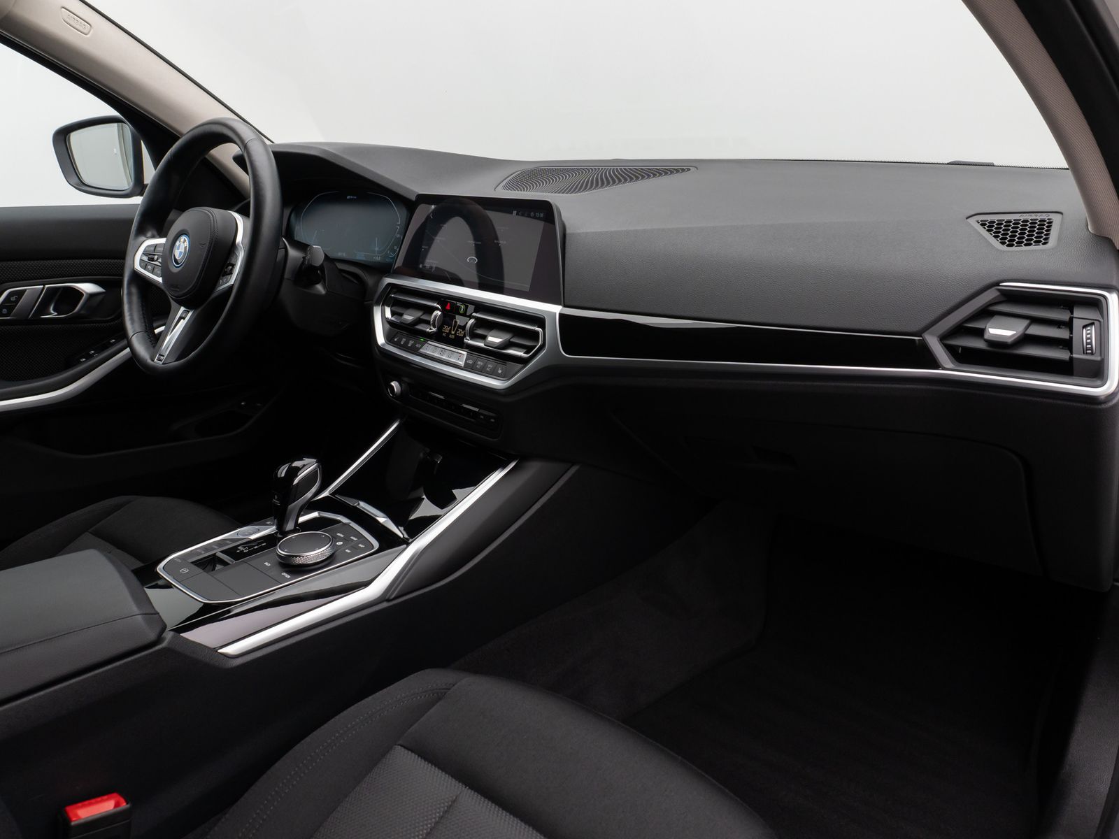 BMW 330e - Samsaru's Car Outlet