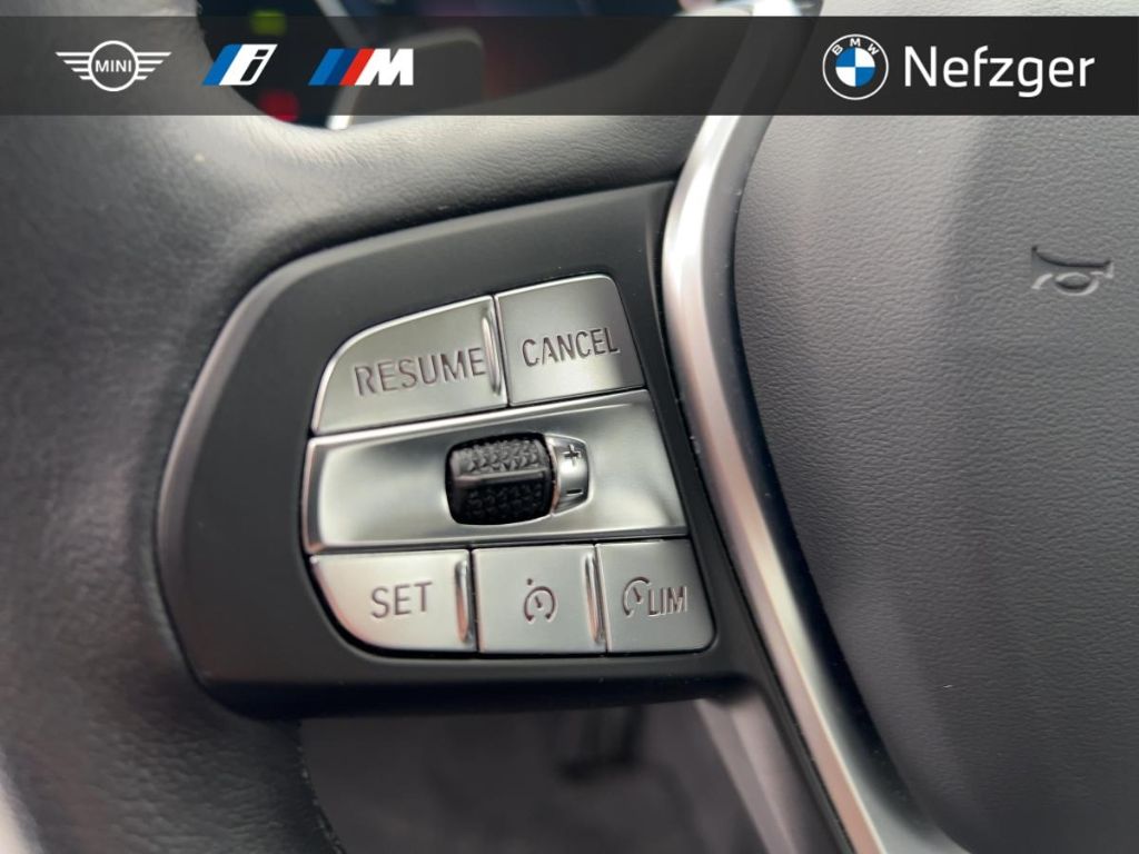 BMW 320 i xDrive Limousine Park-Assistenzsystem