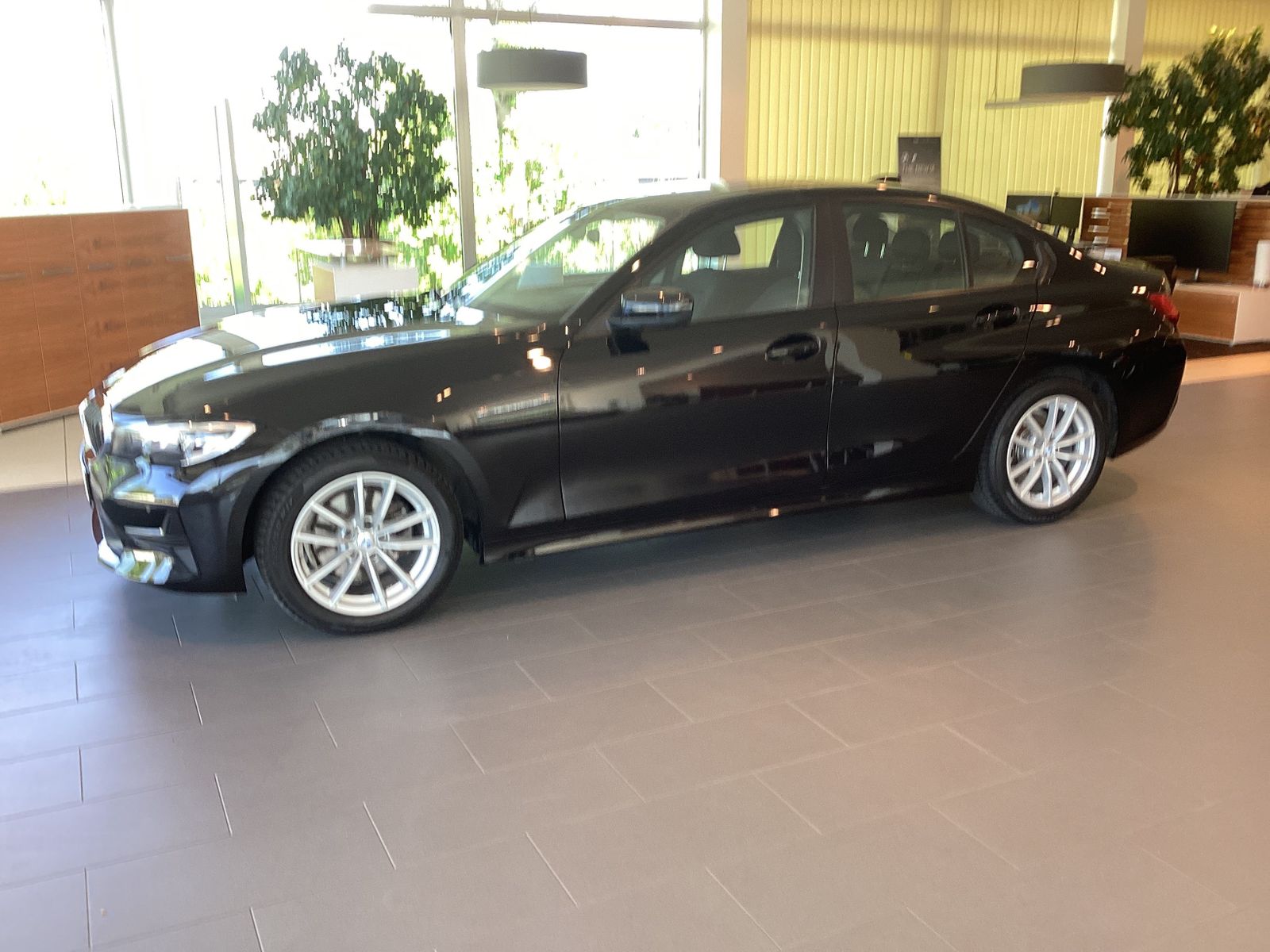BMW 320d xDrive Limousine Advantage HiFi DAB WLAN