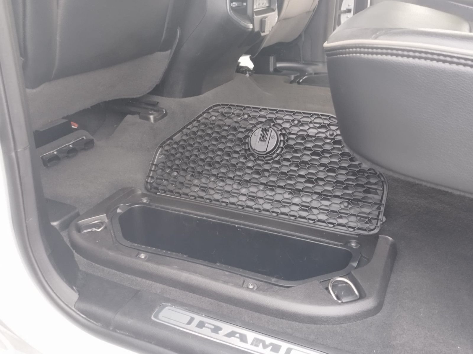 Dodge RAM 1500 Laramie Crew Cab 4x4  Kamera Leder LED
