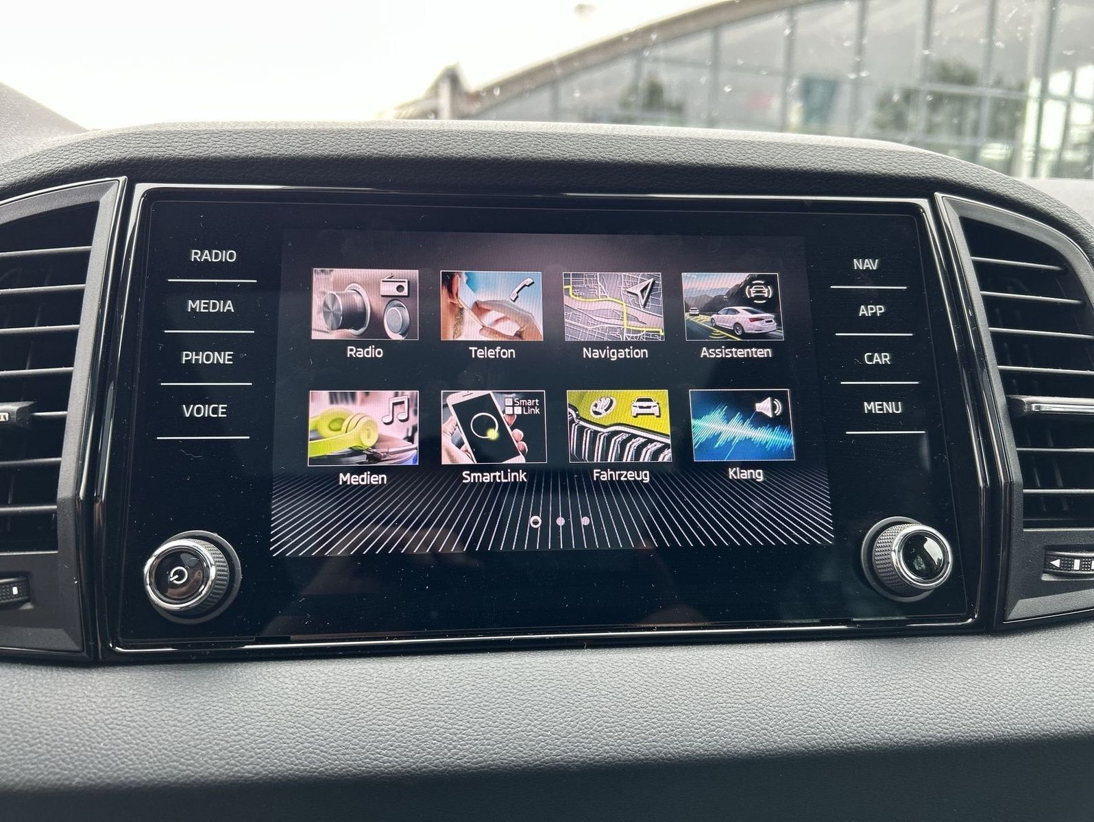 Skoda Karoq 2.0 TSI Sportline Pano Matrix ACC AHK LED
