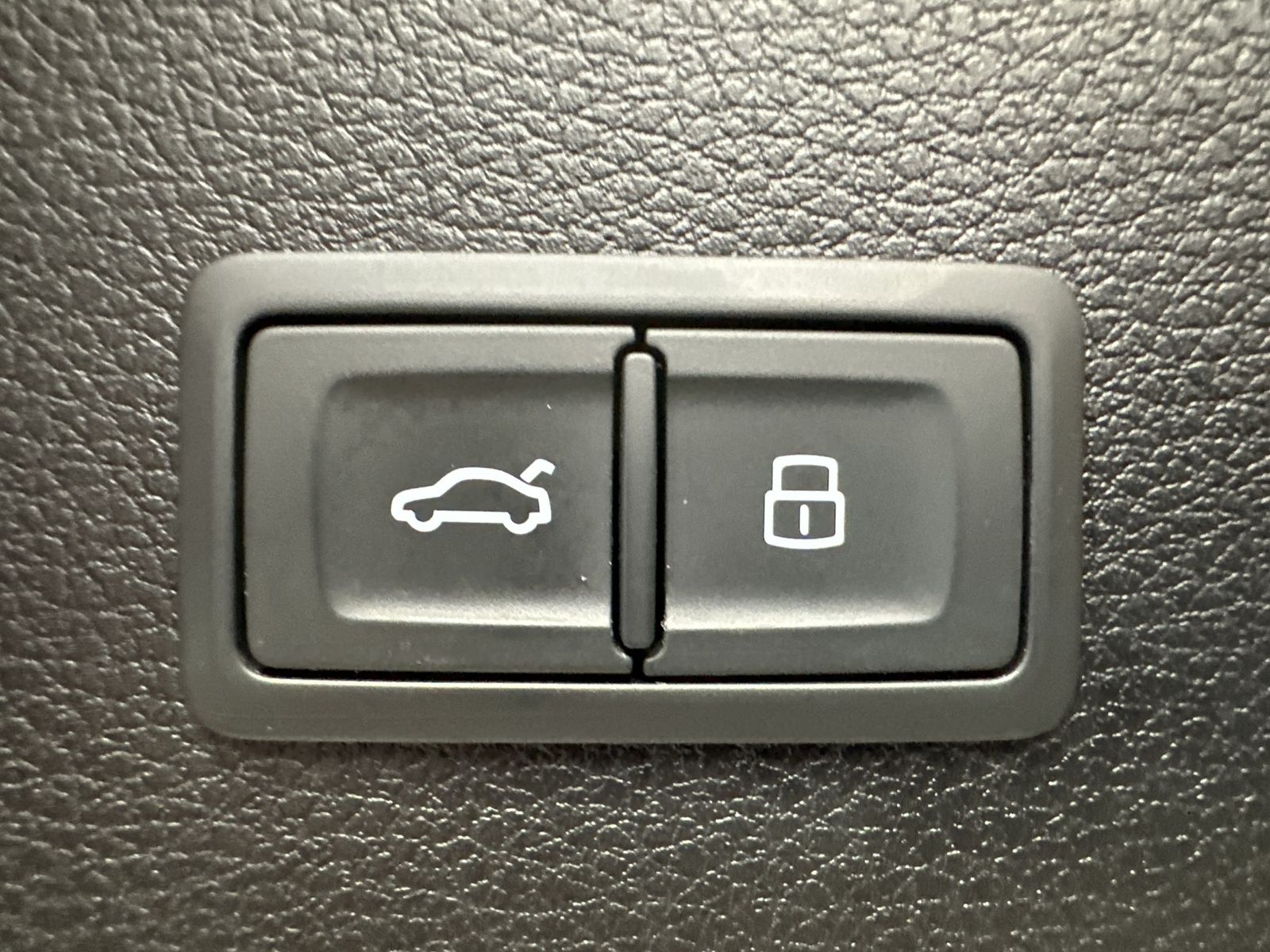 Audi Q5 55 TFSIe Qu S-Line NAV+LED+AHK+VCOCK+PANO+SHZ