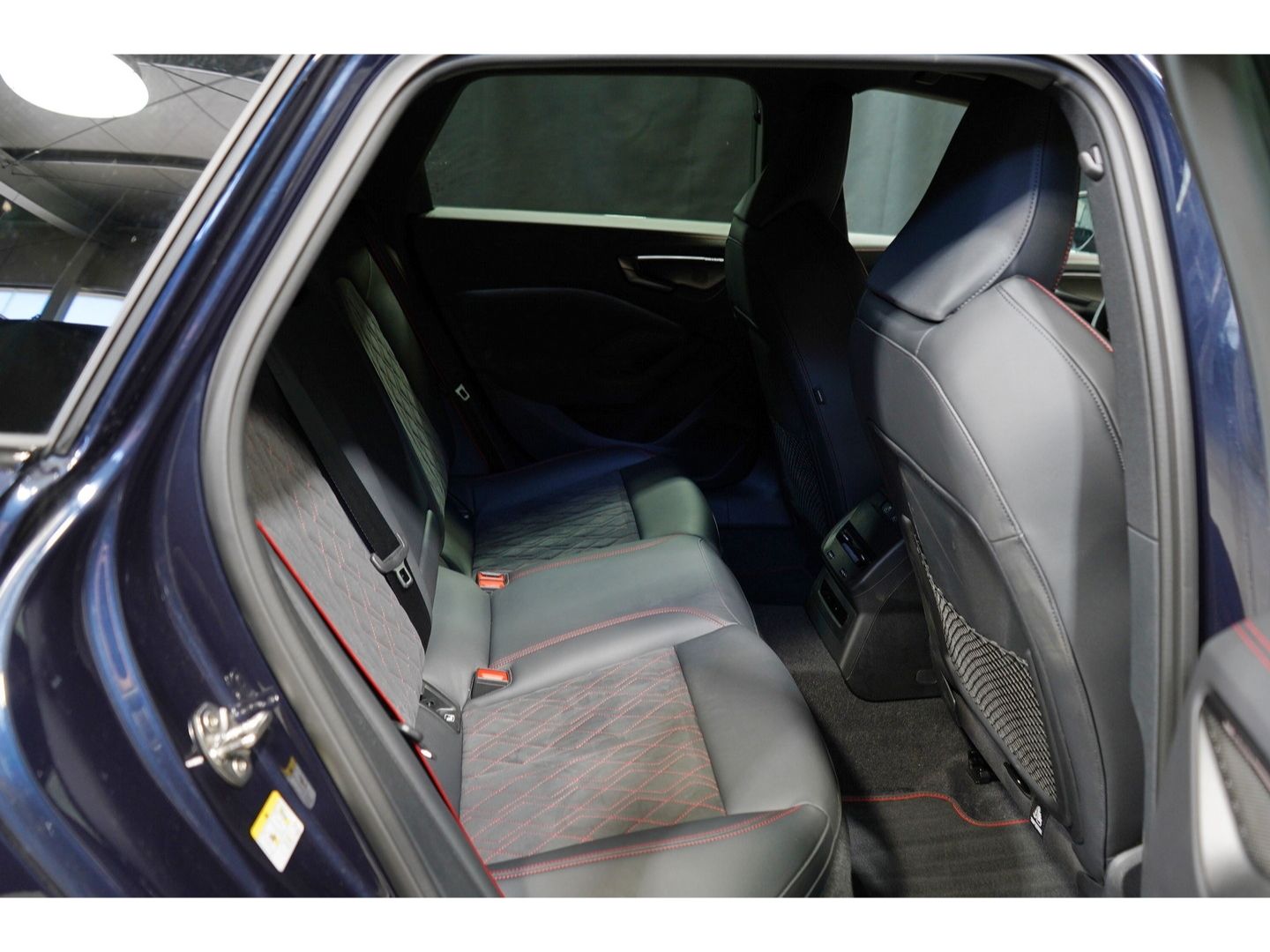 Audi A5 Avant e-hybrid quattro S line AHK Tech+
