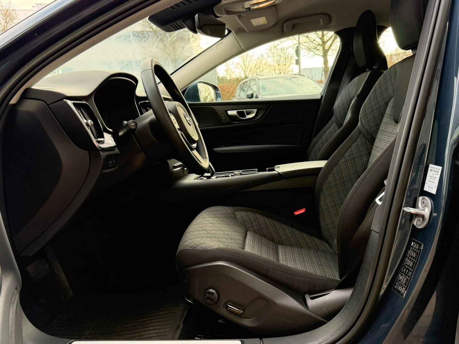 Volvo V60 T6 AWD Recharge Core Auto